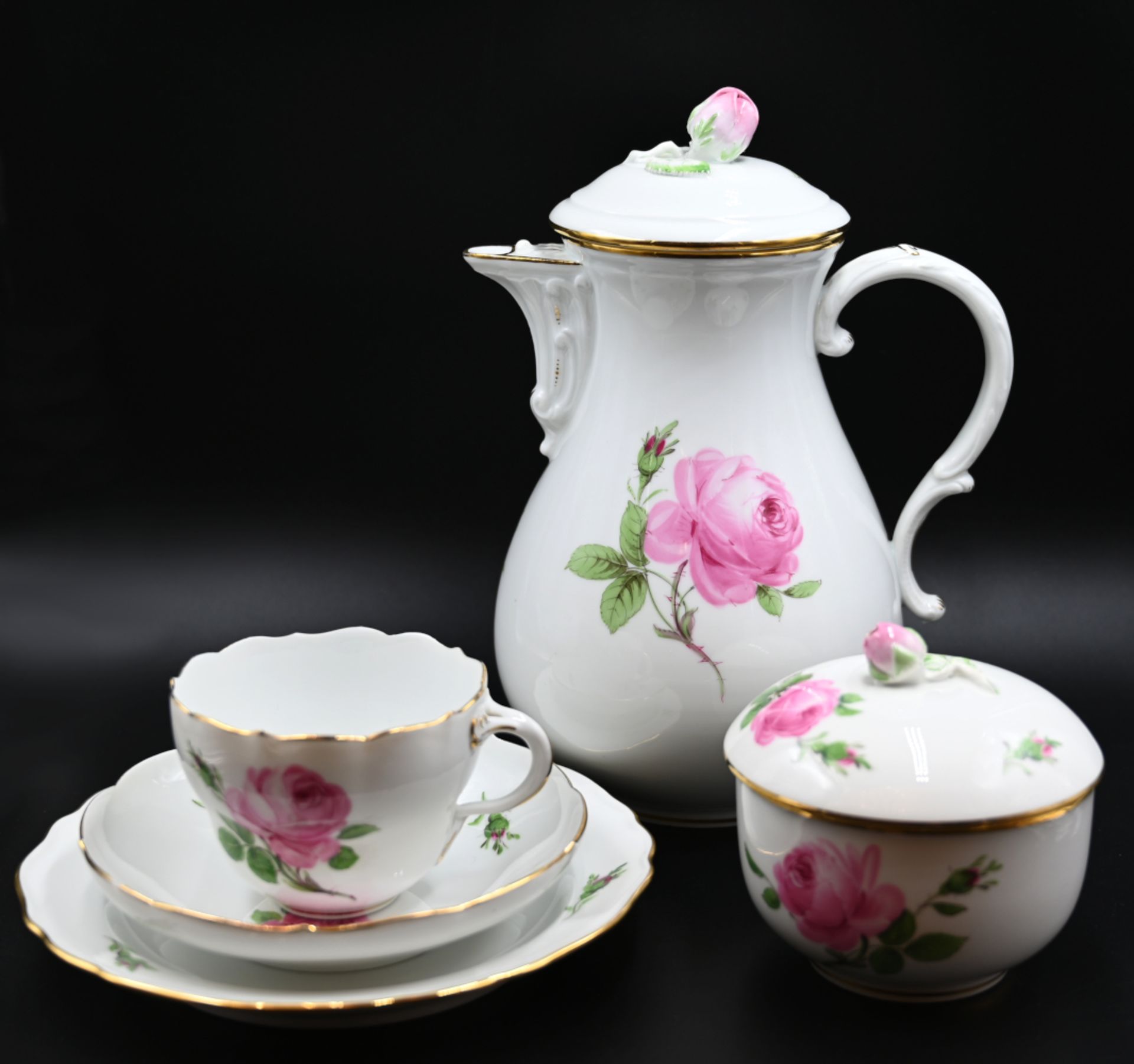 1 Kaffeeservice Porzellan MEISSEN Pfeifferzeit "Rosa Rose" bemalt/goldstaffiert,