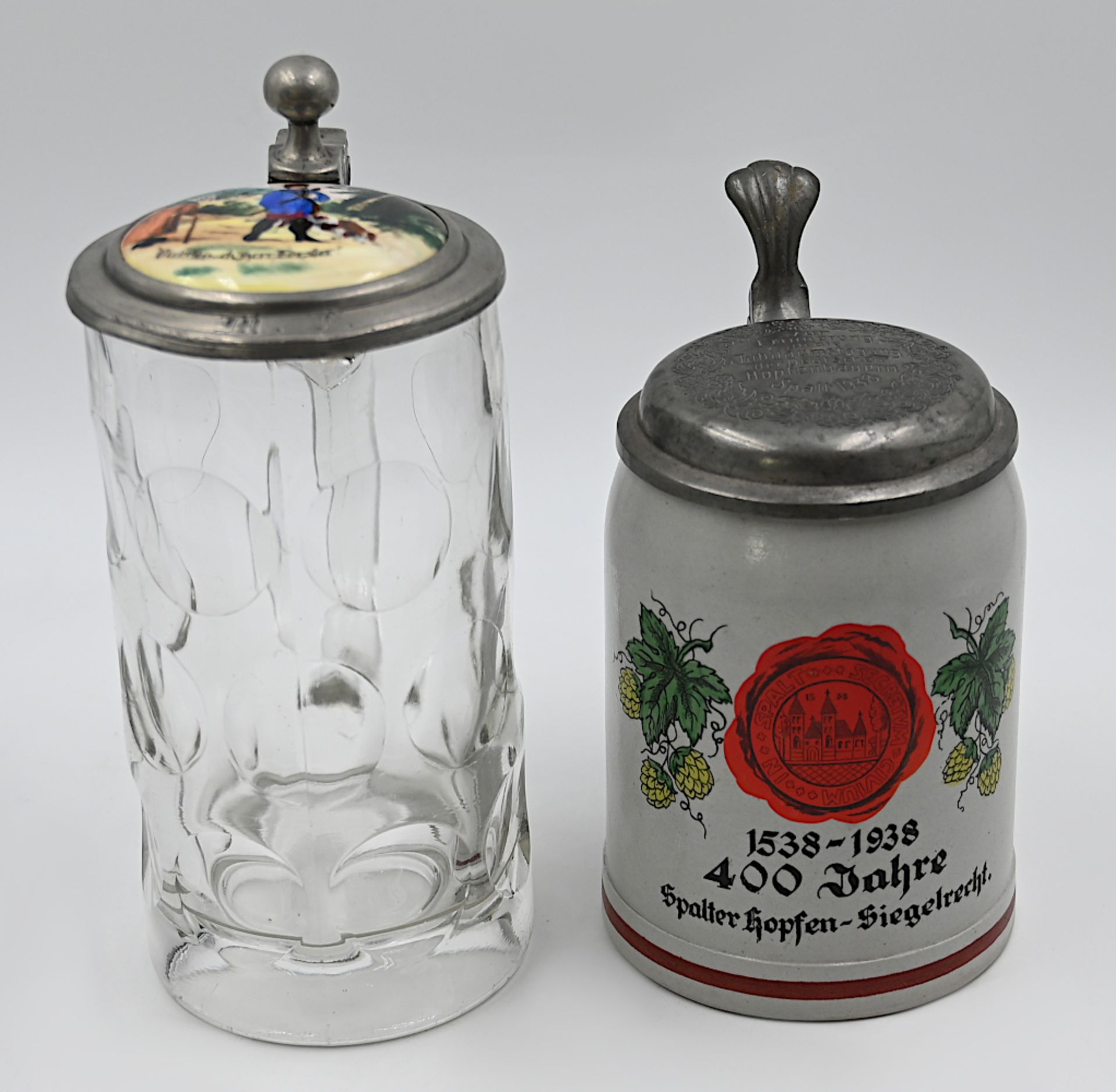 2 Bierkrüge: Glas Anfang 20. Jh. mit Porzellanbild "Herr Förster" H ca. 20cm