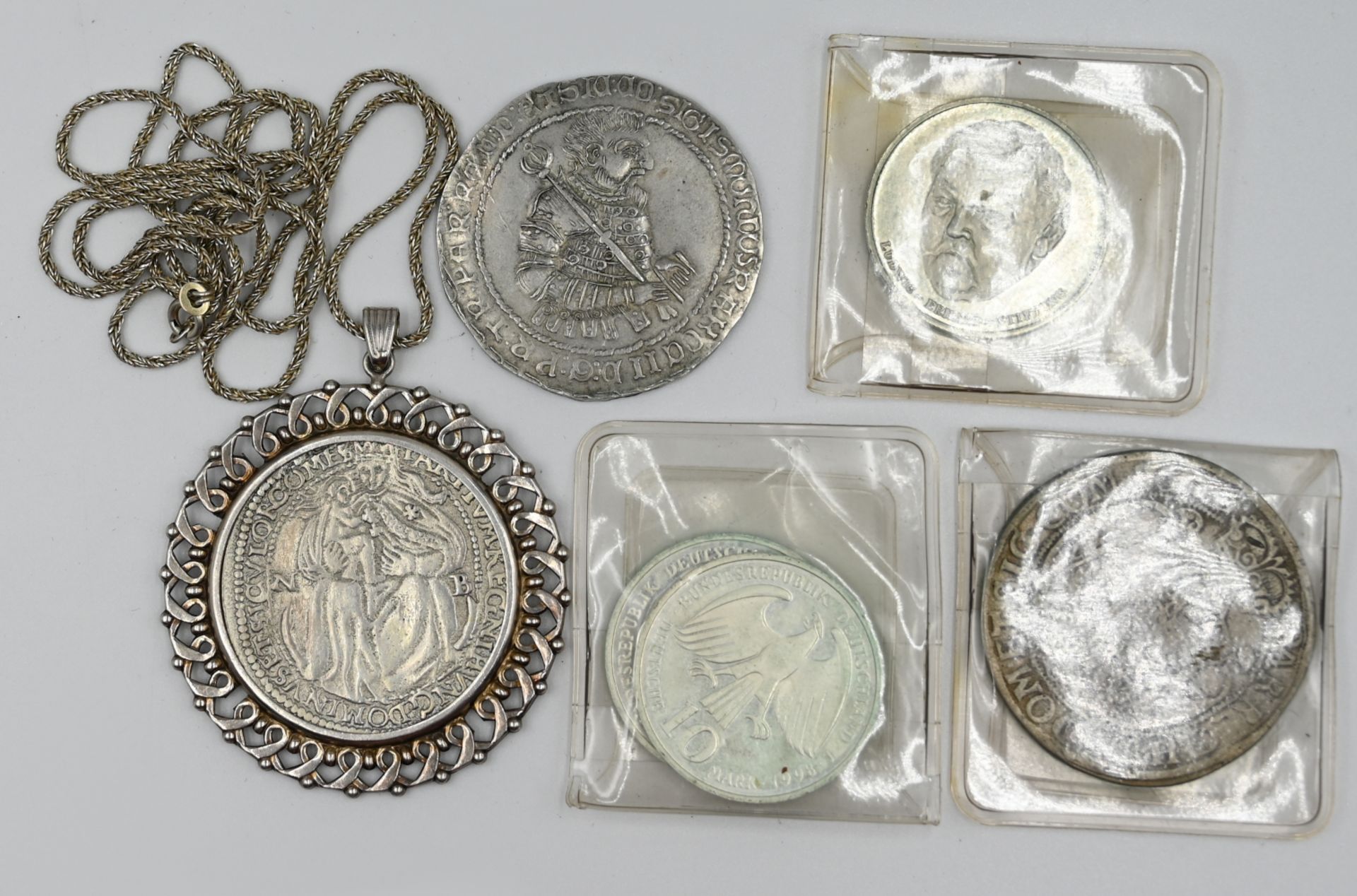 1 Konv. Münzen/ Medaillen BRD 10DM, Österreich "1 Corona" z.T. in Rollen, versch. Länder, Zahlgeld B