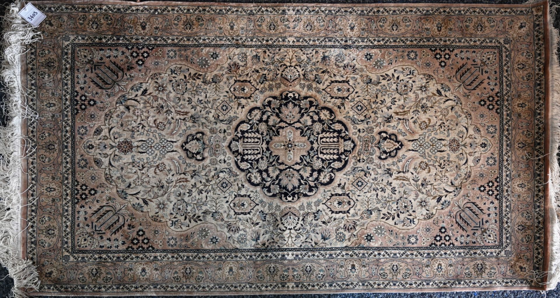 3 Orientteppiche 20. Jh. u.a. GHOM, Iran, z.T. mit Seidenanteil, bis ca. 152x105cm, z.T. Fransen, z.