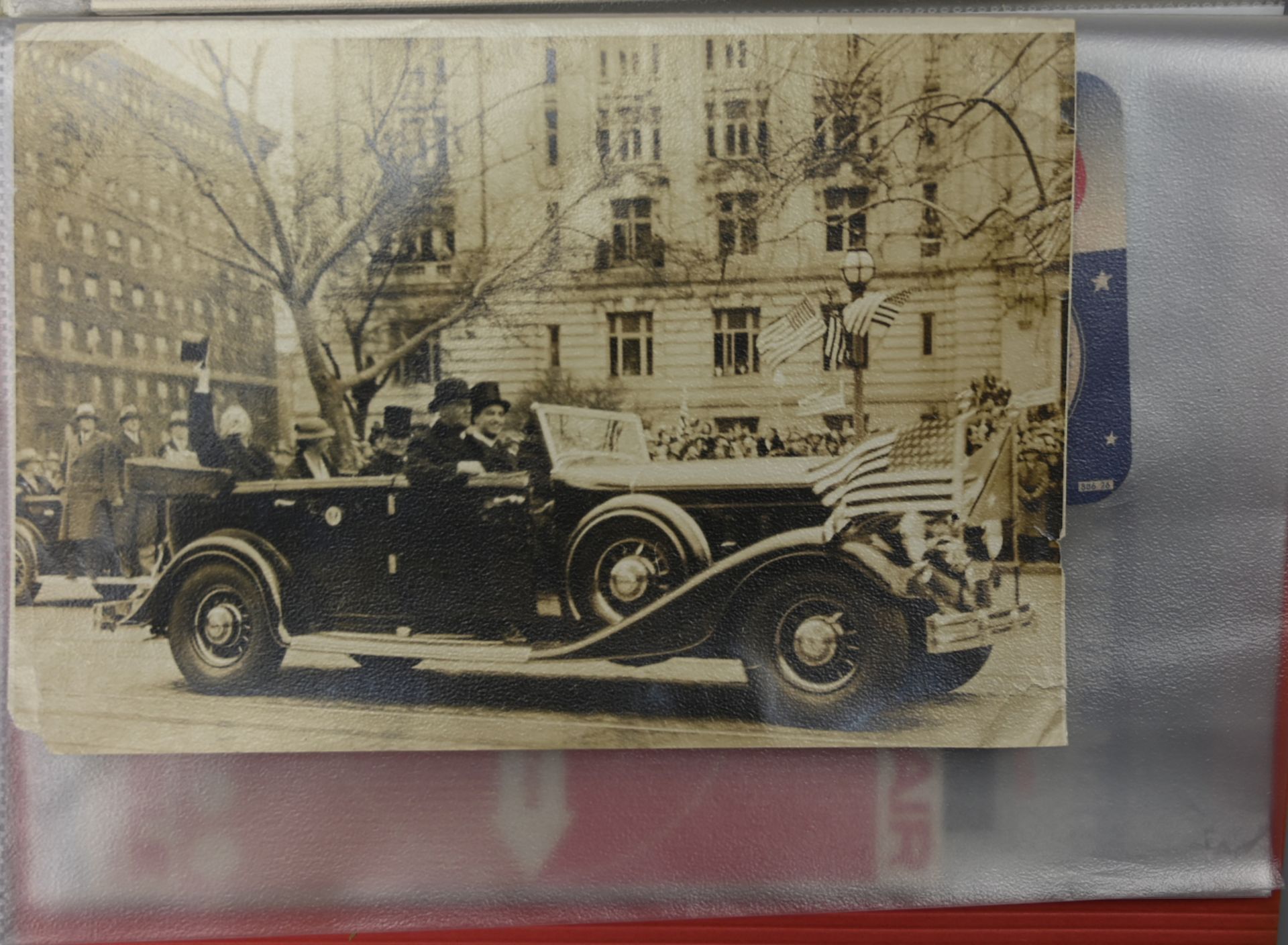 1 Konv. Fotographien von Automobilen z.T. Anfang 20. Jh. sowie Prospekte MERCEDES BENZ "Typ 300S" - Image 3 of 4