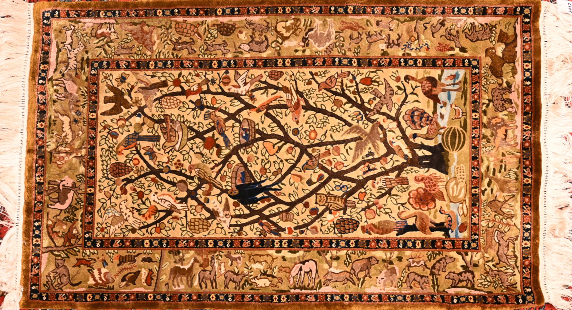 1 Orientteppich mit Seidenanteil 20. Jh. "Lebensbaum-/Paradiesgarten-Motiv" ca. 157x93cm, Fransen, A