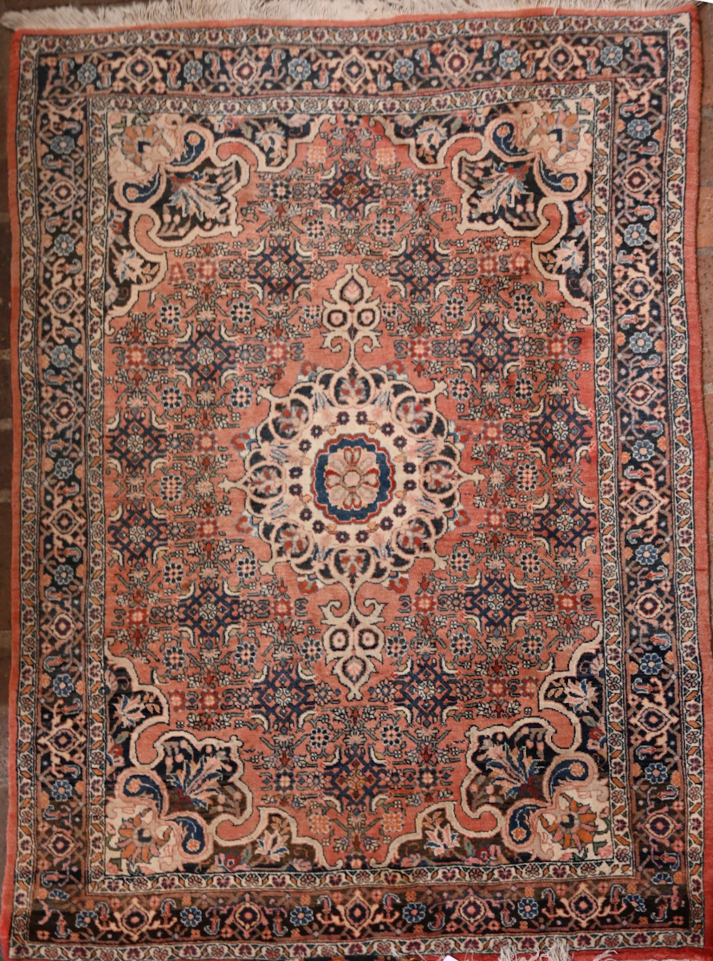 2 Orientbrücken je Iran z.T. BIDJAR rosé-/rotgrundig ca. 158x111cm/174x109cm, Fransen, je Asp. - Bild 2 aus 2