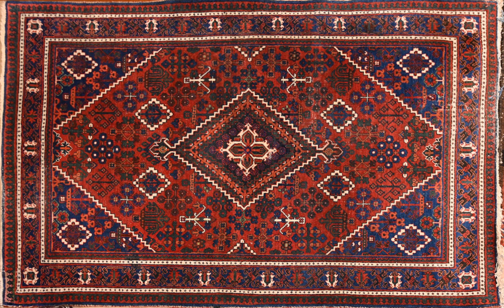 1 Orientteppich rotgrundig mit geometrischem Dekor ca. 350x230cm sowie 6 Orientbrücken z.T. Kelim-Fl - Image 4 of 7