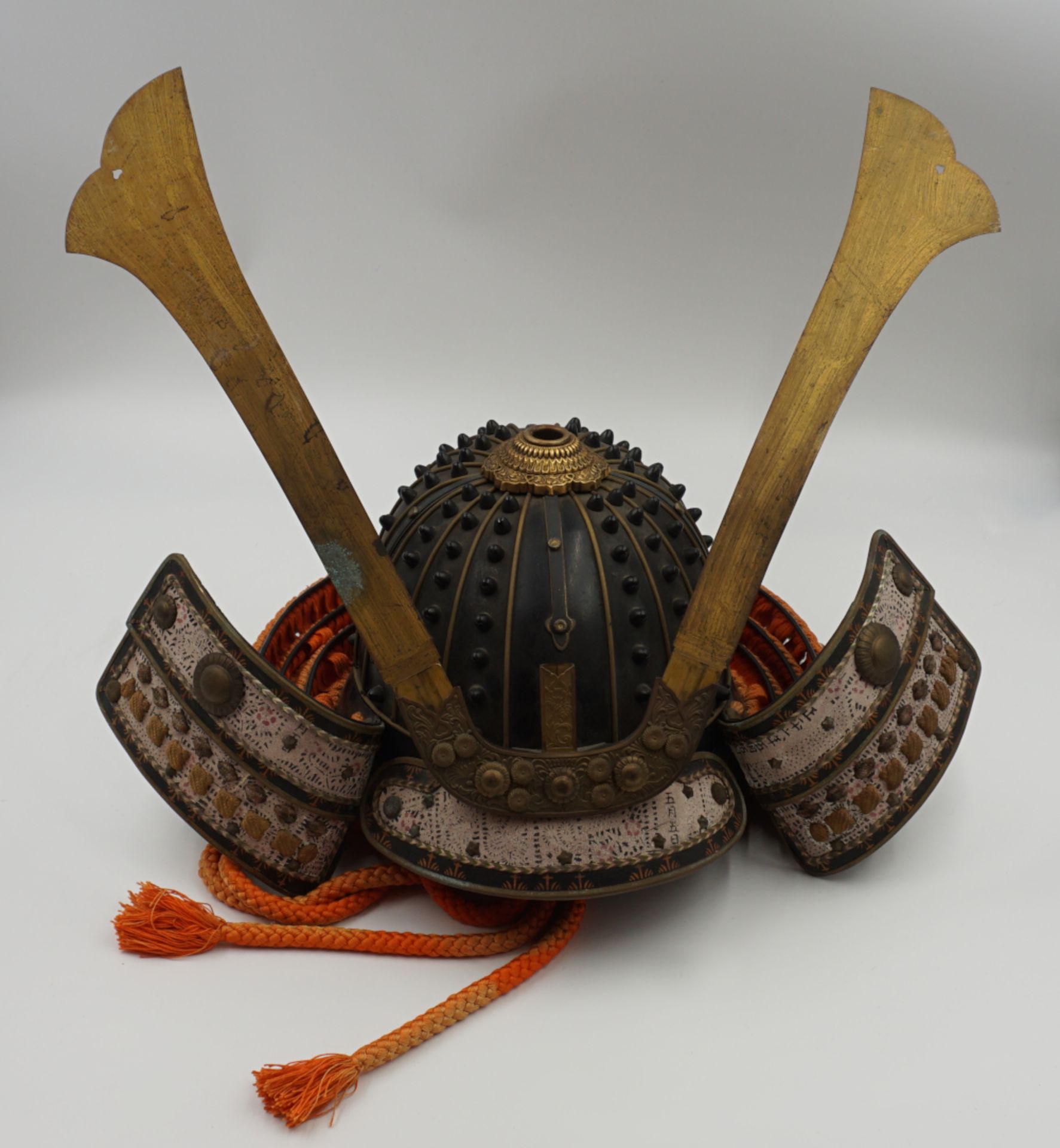 1 Kabuto (Helm eines Samurai) wohl Shōwa-Zeit/20. Jh.