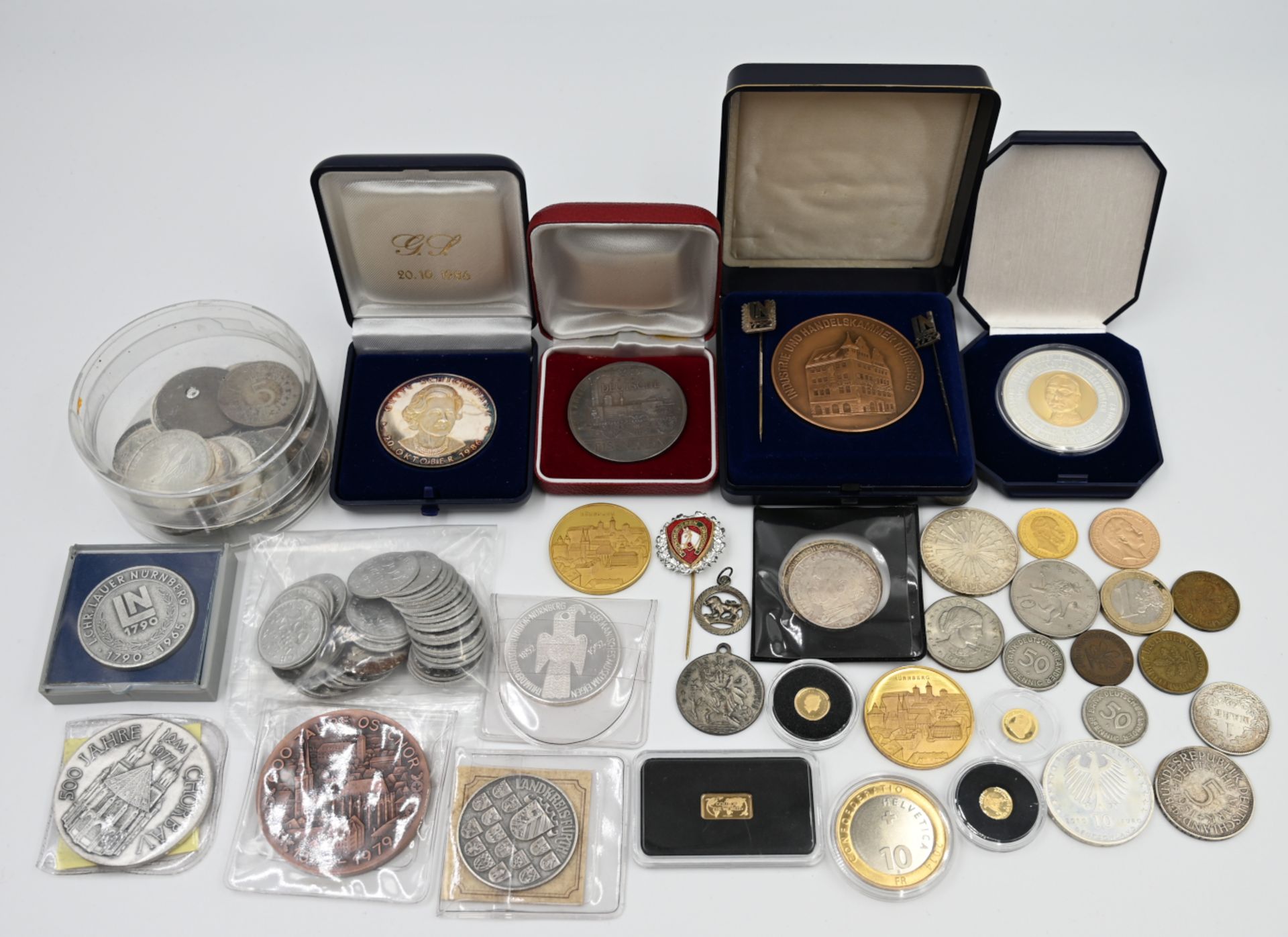 1 Konv. Münzen/ Medaillen GG Silber Metall u.a. Dt. Reich 10/ 20 Mark, Cameroun, BRD 5/ 10DM,