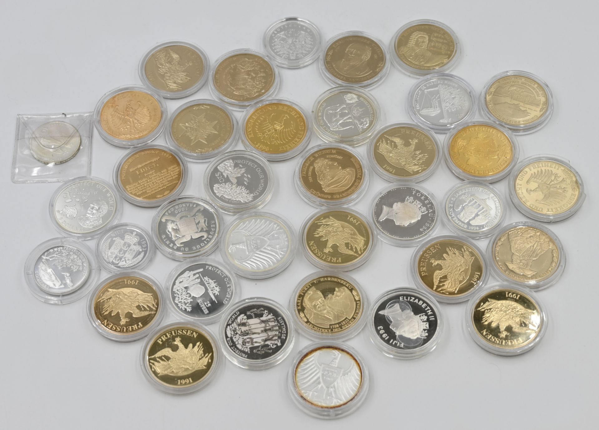 1 Konv. Münzen/Medaillen Silber/Metall u.a. z.T. zum Gedenken/Sammlereditionen unvollständig