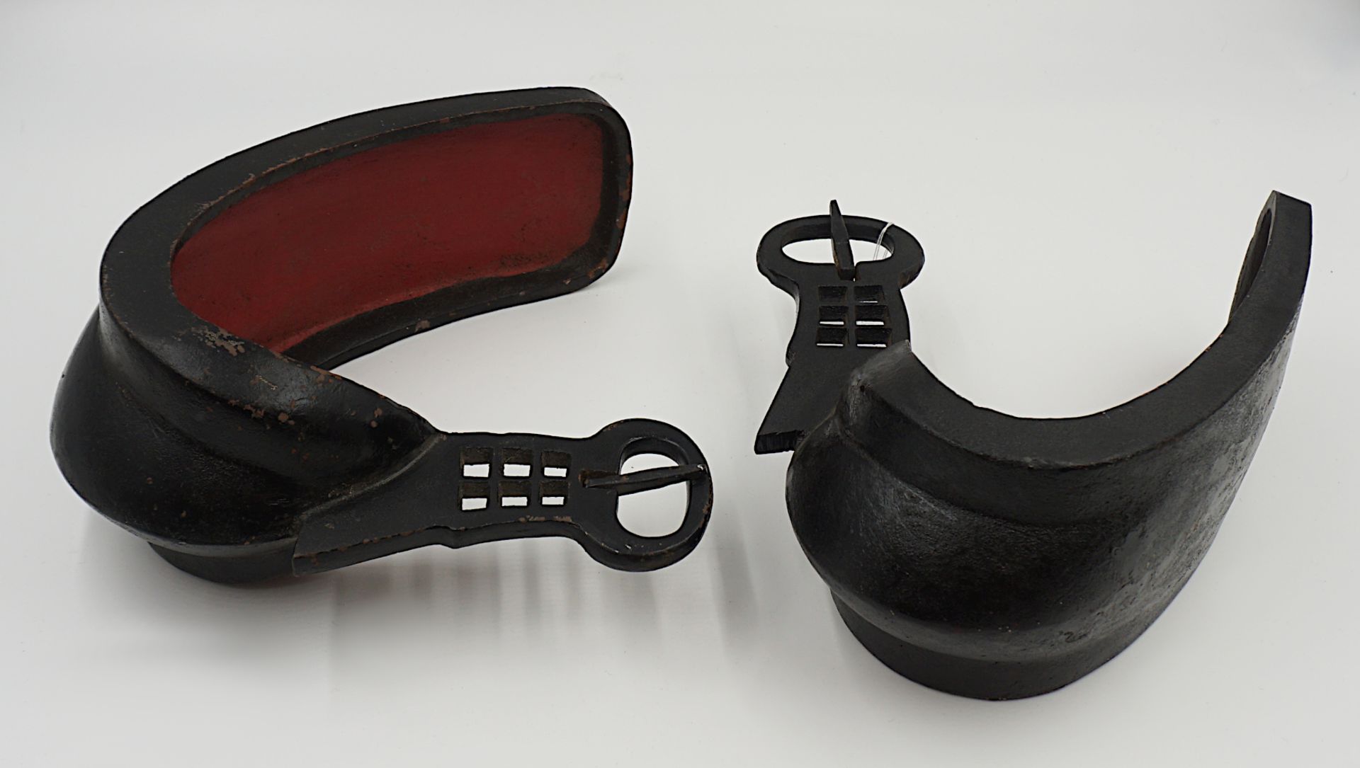 1 Paar Abumi (japanische Steigbügel für einen Samurai) wohl Edo-Zeit/19. Jh.
