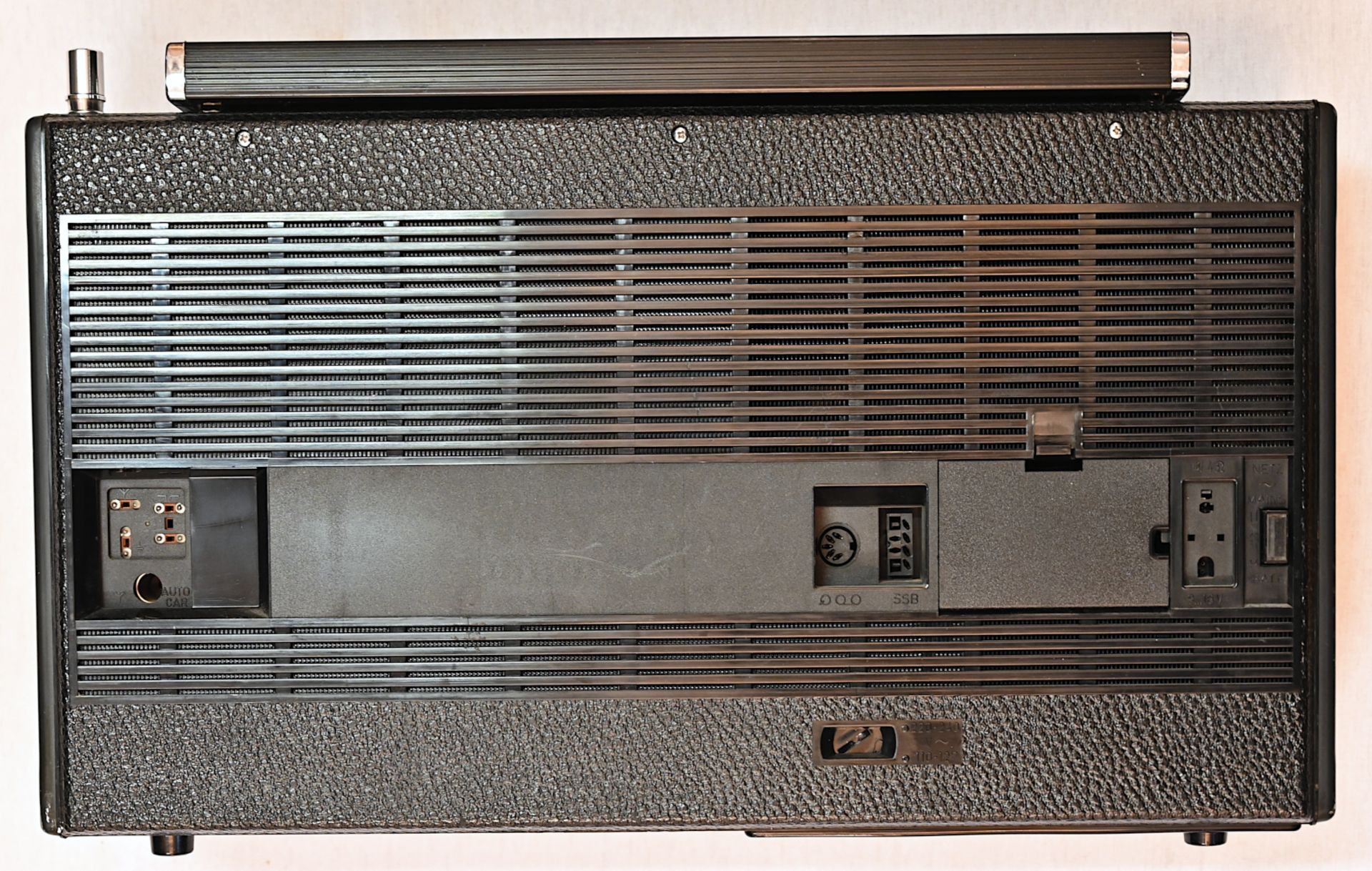 1 Radio GRUNDIG "Satellit 2000" wohl 1970er Jahre, ca. L 45,5cm, ber., Asp. - Bild 2 aus 3