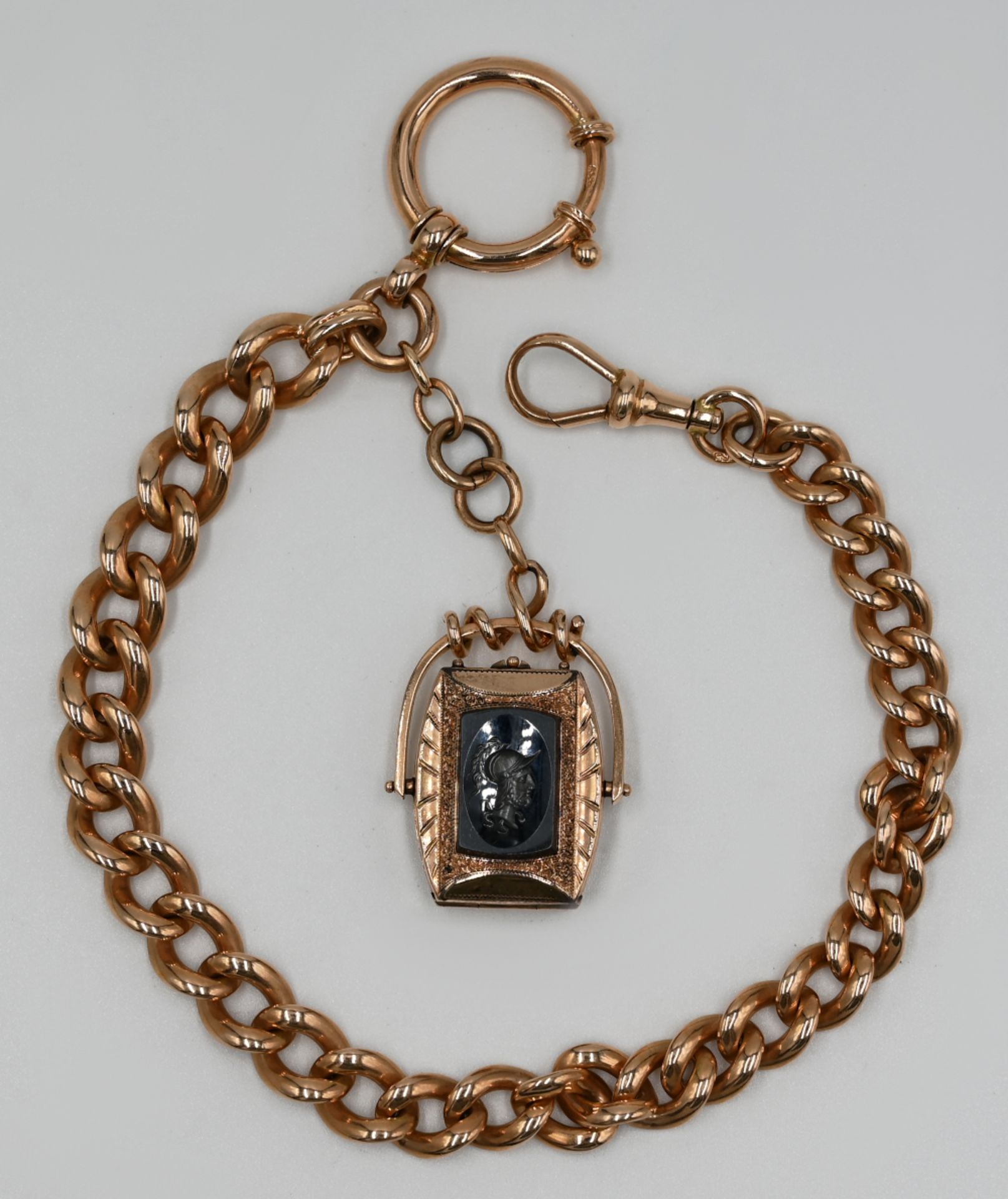 1 Taschenuhrenkette RG 14ct. wohl mit Onyx auf dem Medaillon, Gsp.