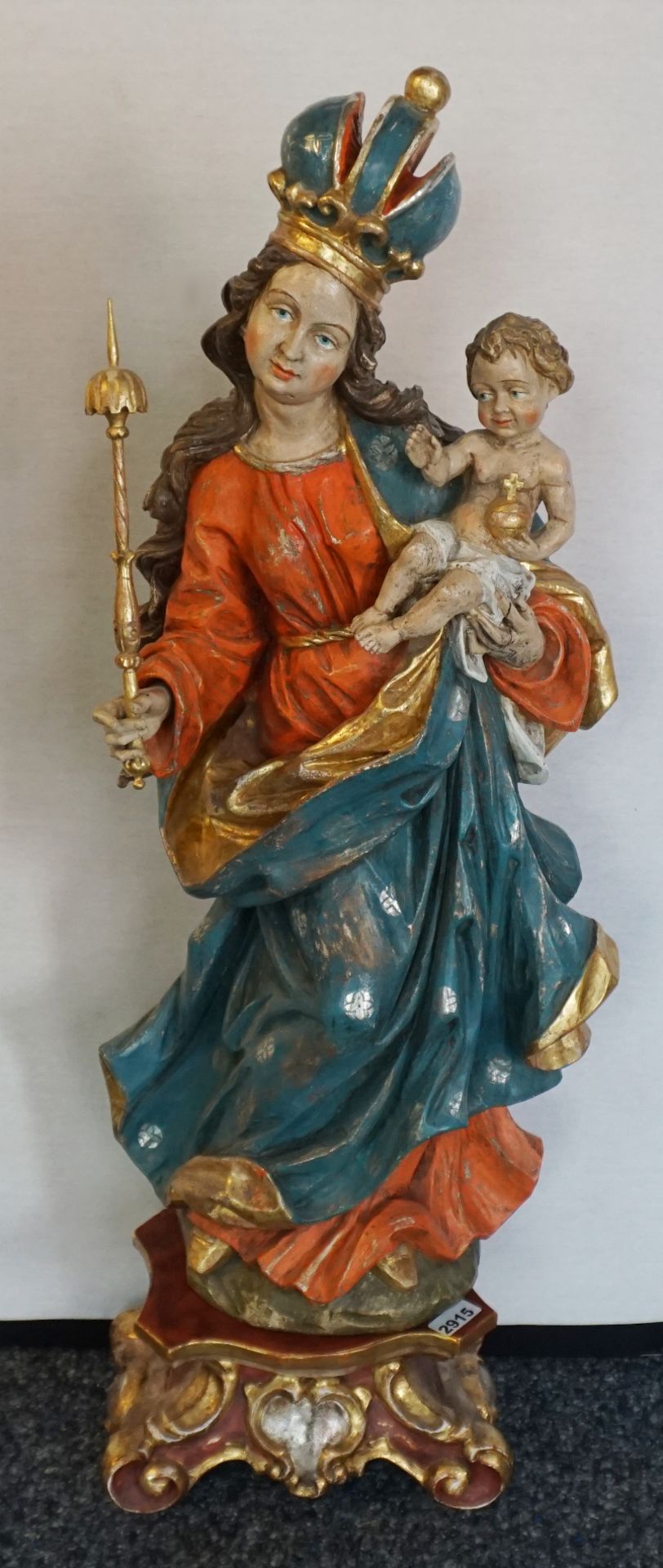 1 Holzfigur 20. Jh. wohl EICH, Oberammergau "Madonna mit Kind" ca. H 92cm, Sockel H ca. 16cm,