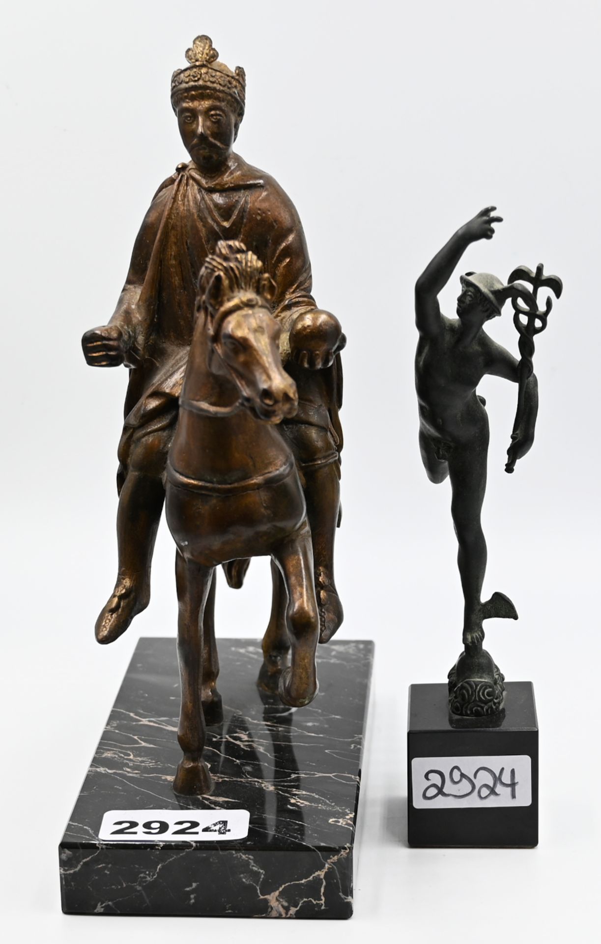 2 Plastiken wohl Bronze nztl., unsign., "Reiterstatuette Karls des Großen", "Fliegender Merkur" (Kop - Image 2 of 4