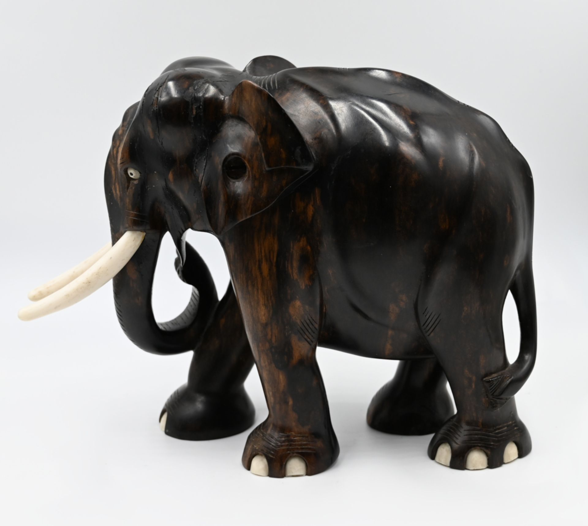 1 Holzfigur mit Elfenbeineinlagen "Elefant" wohl 1920er bis 40er Jahre ca. H 18cm, min. besch., je A - Image 3 of 5