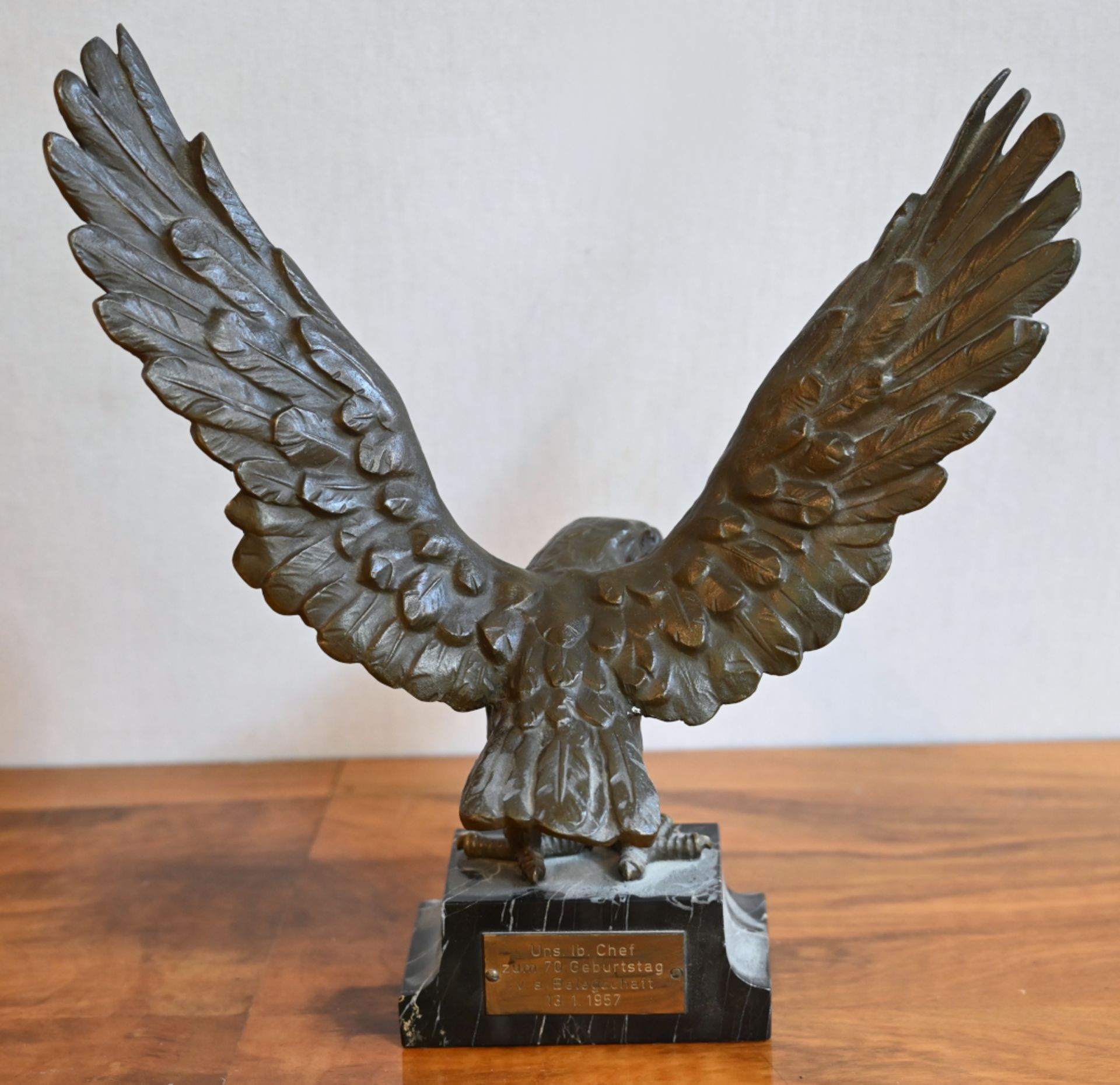 1 Bronzefigur auf Granitsockel „Adler“ ca. H gesamt 34cm, - Image 2 of 5