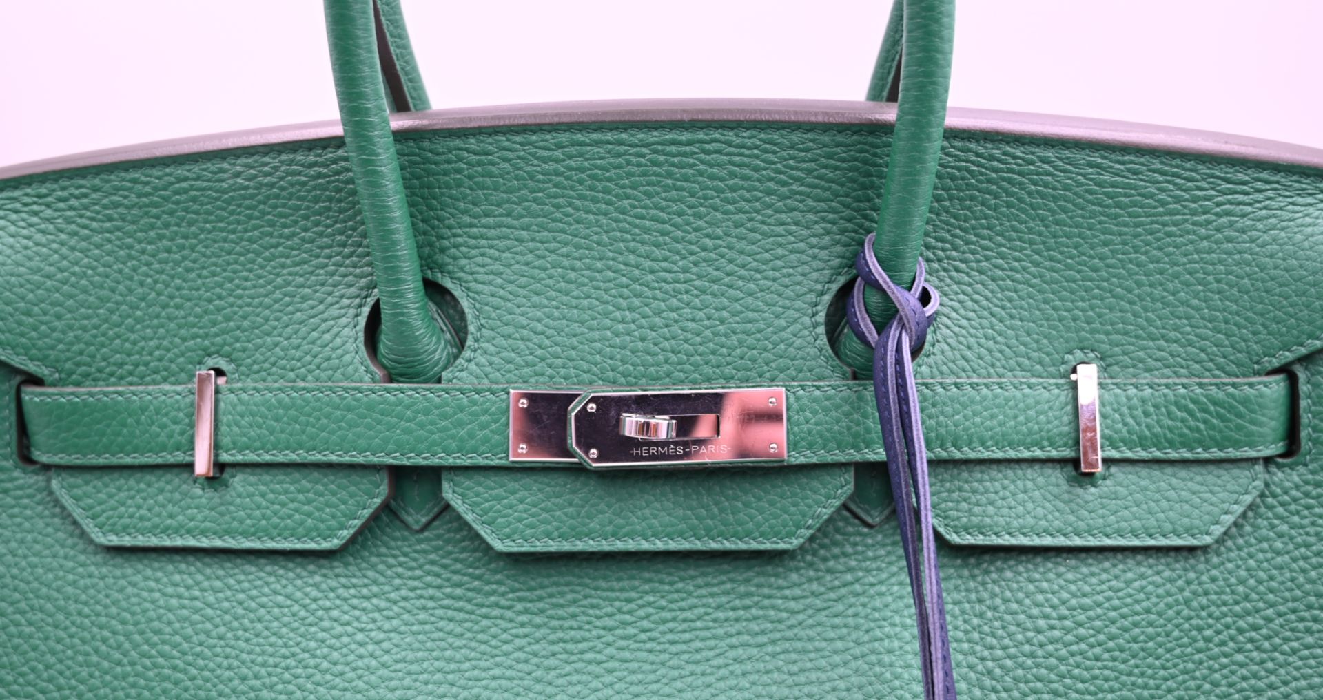 1 Damenhandtasche HERMÈS Modell: Birkin 35 grün - Bild 3 aus 13