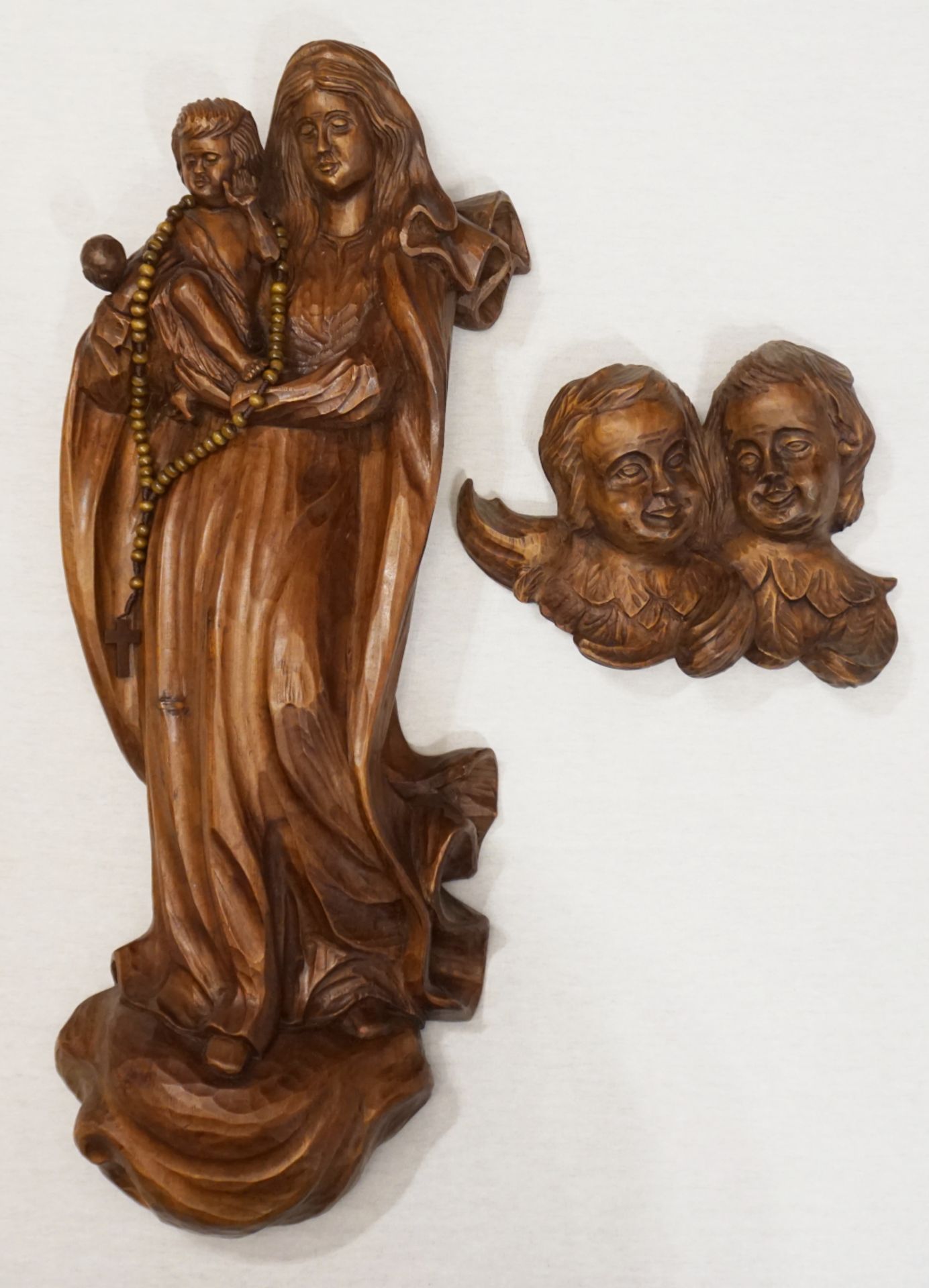 1 Holzfigur 20. Jh. "Biertrinkender Mönch" H mit Podest ca. 82cm sowie 2 Wandappliken "Madonna mit K - Image 2 of 2