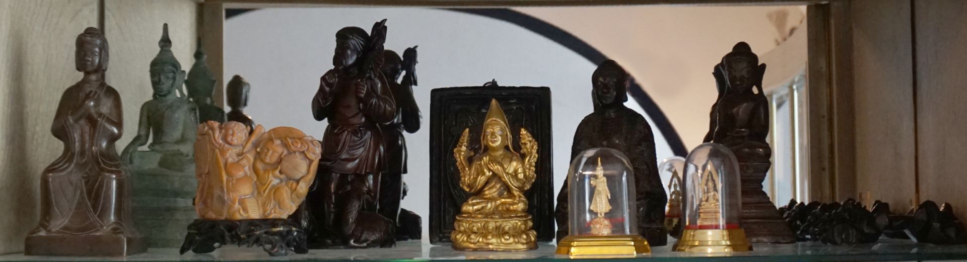 1 Konv. asiatische Figuren v.a. 20. Jh.: versch. Figuren Holz/Stein/Metall u.a., z.B. "Fischer", "Ge - Bild 3 aus 7