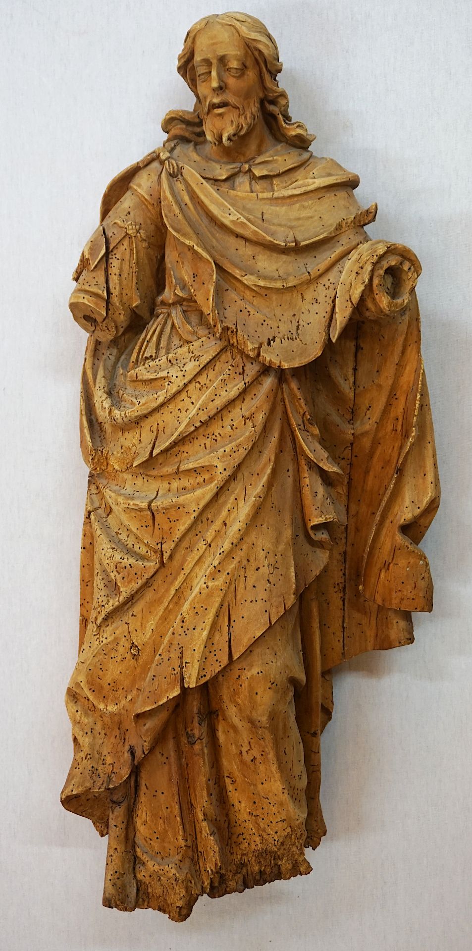 1 Holzfigur wohl 18. Jh. "Jesus Christus" hinten gehöhlt, ca. H 75cm, stark besch. (Arme fehlen, Wur