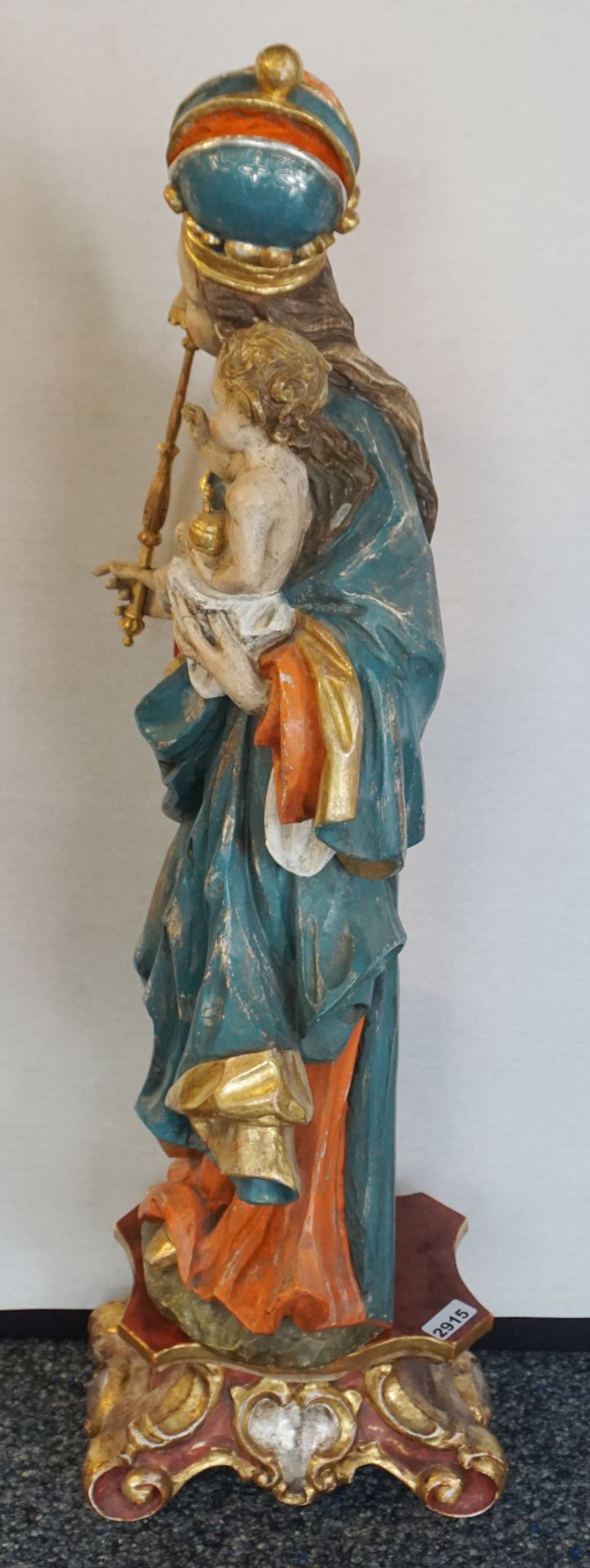 1 Holzfigur 20. Jh. wohl EICH, Oberammergau "Madonna mit Kind" ca. H 92cm, Sockel H ca. 16cm, - Image 3 of 5