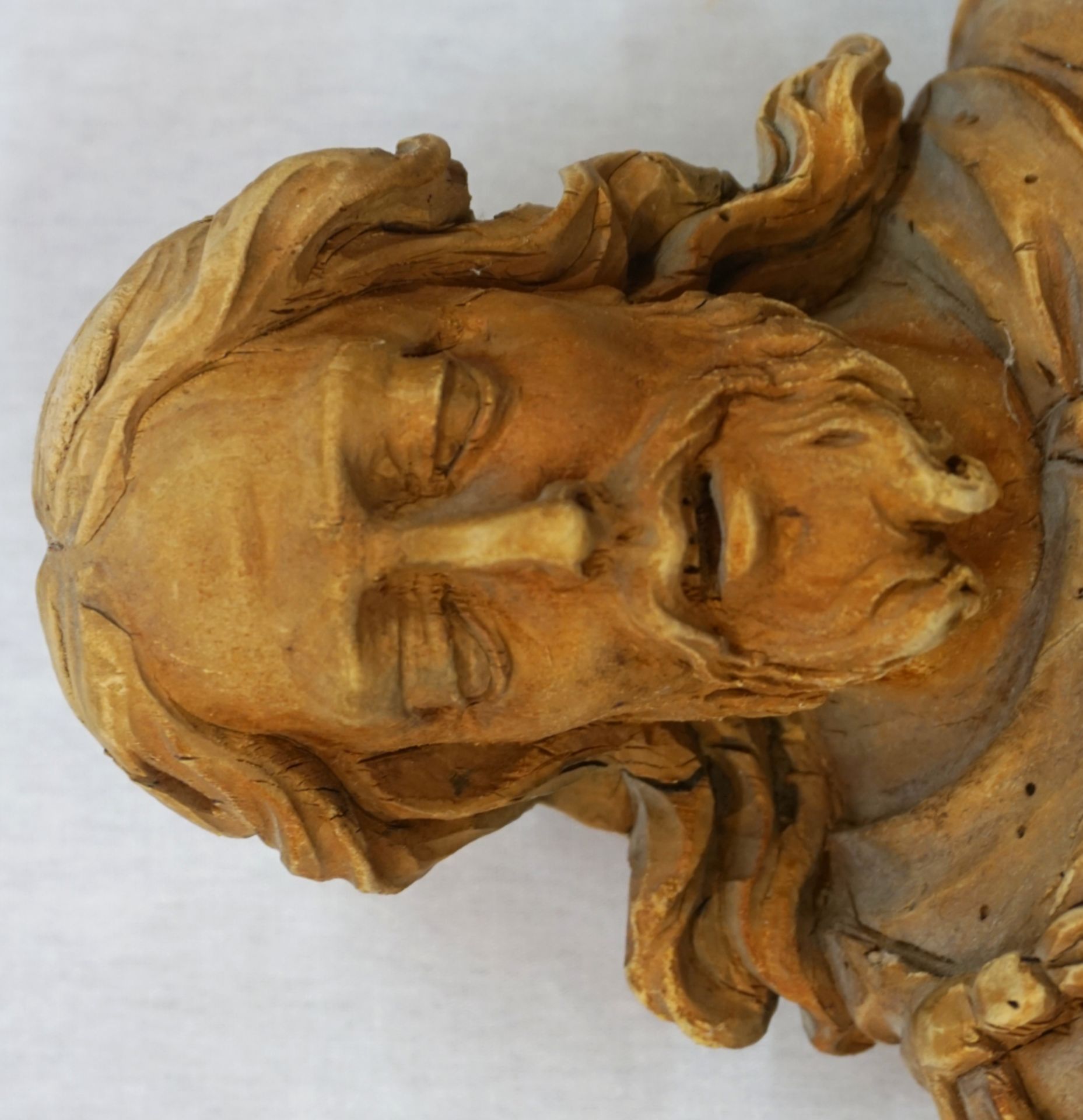 1 Holzfigur wohl 18. Jh. "Jesus Christus" hinten gehöhlt, ca. H 75cm, stark besch. (Arme fehlen, Wur - Image 2 of 5