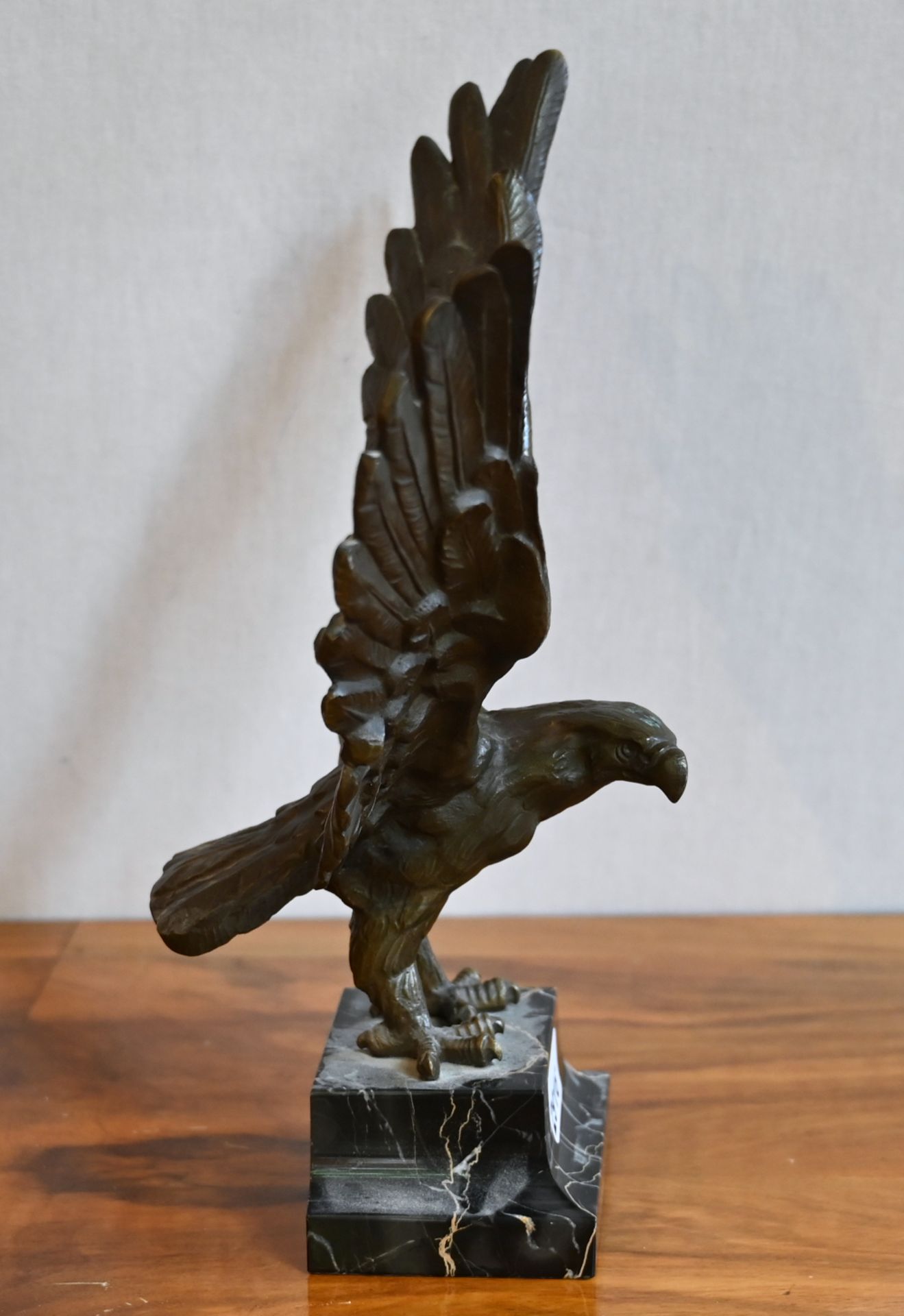 1 Bronzefigur auf Granitsockel „Adler“ ca. H gesamt 34cm, - Image 4 of 5