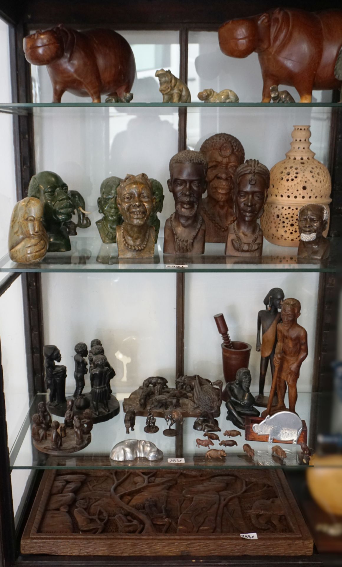 1 Konv. afrikanische Kunstgegenstände: z.B. Holzschnitzereien, Metall- und Steinfiguren, - Image 2 of 5