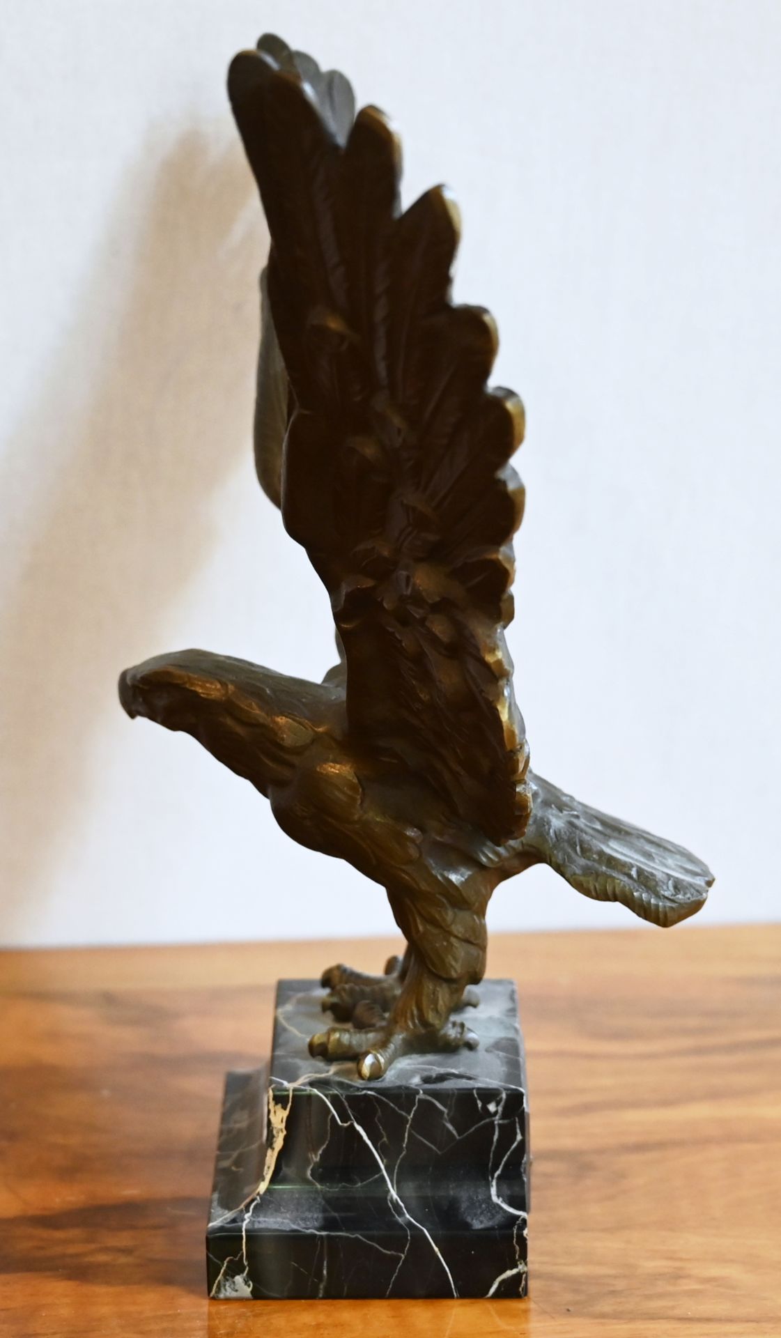 1 Bronzefigur auf Granitsockel „Adler“ ca. H gesamt 34cm, - Image 3 of 5