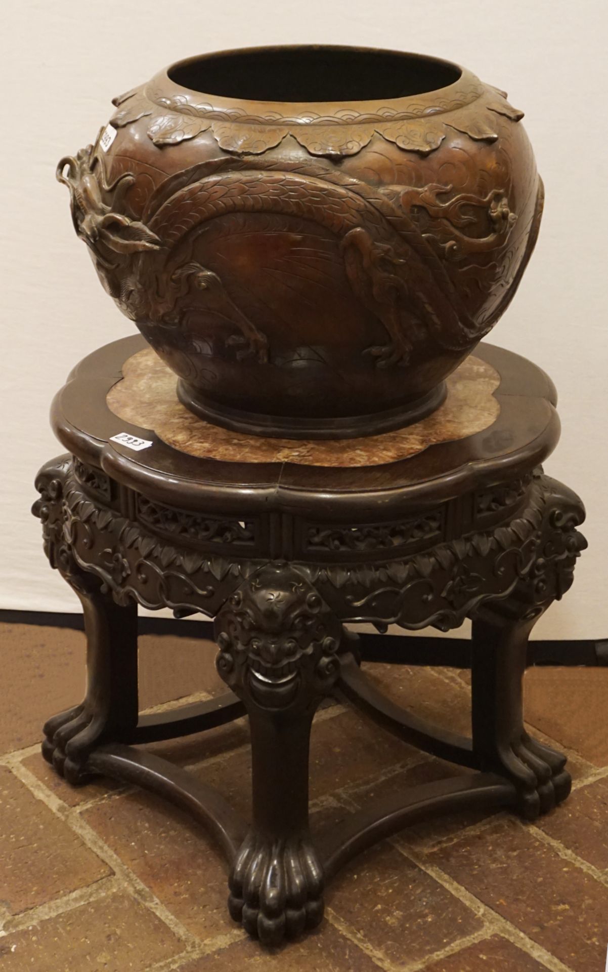 1 Vase Kupfer wohl Asien 20. Jh. mit Himelsdrachen- und Kranichdekor H ca. 31,5cm