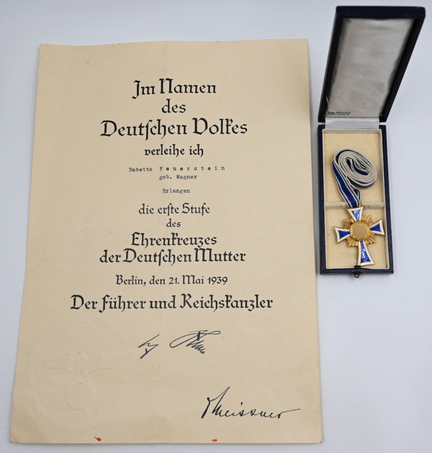 1 Abzeichen "Ehrenkreuz der Deutschen Mutter/1. Stufe" mit Originaletui und unterzeichneter Verleihu