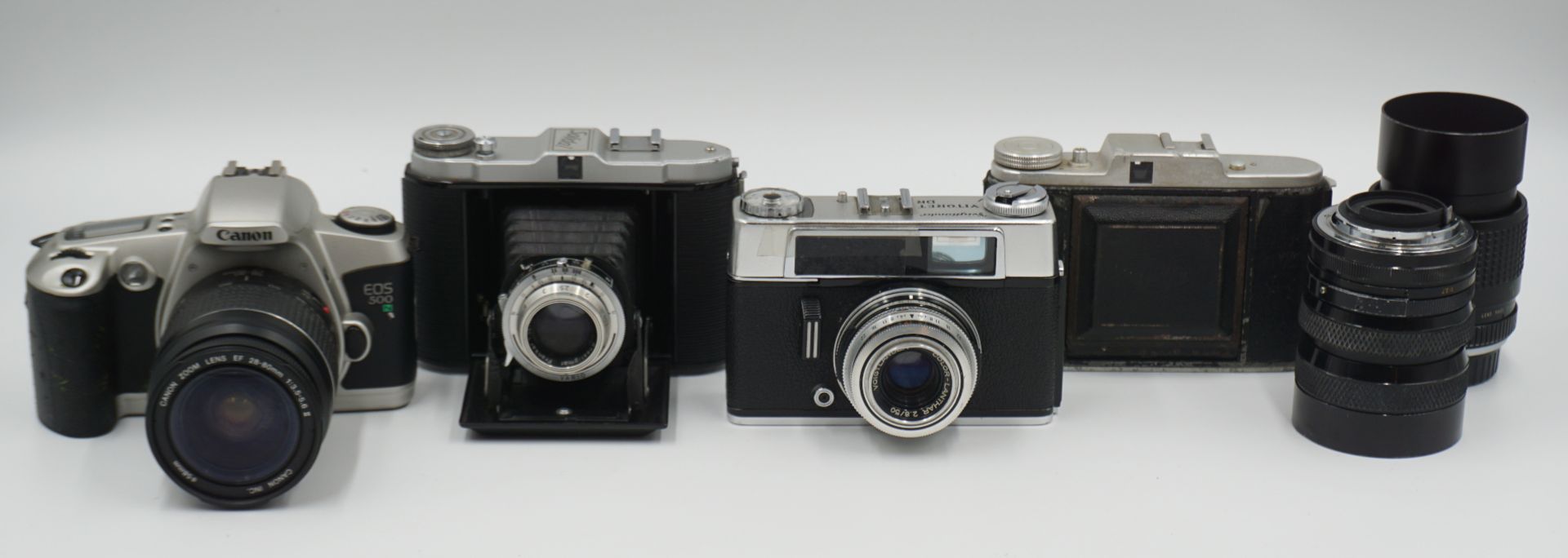 1 umfangreiche Sammlung Fotoapparate CANON, KODAK, REVUE, VOIGTLÄNDER, PENTAX, PAXINA, ADOX,