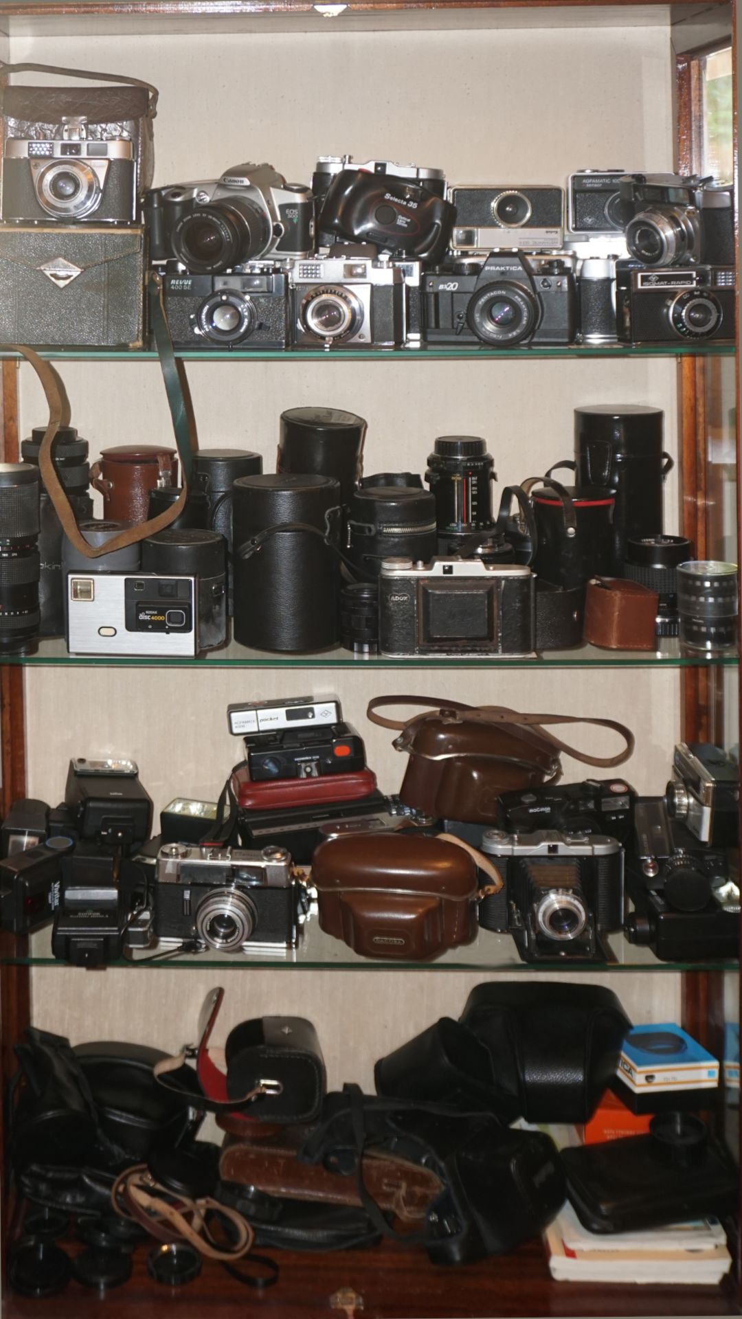1 umfangreiche Sammlung Fotoapparate CANON, KODAK, REVUE, VOIGTLÄNDER, PENTAX, PAXINA, ADOX, - Bild 2 aus 2