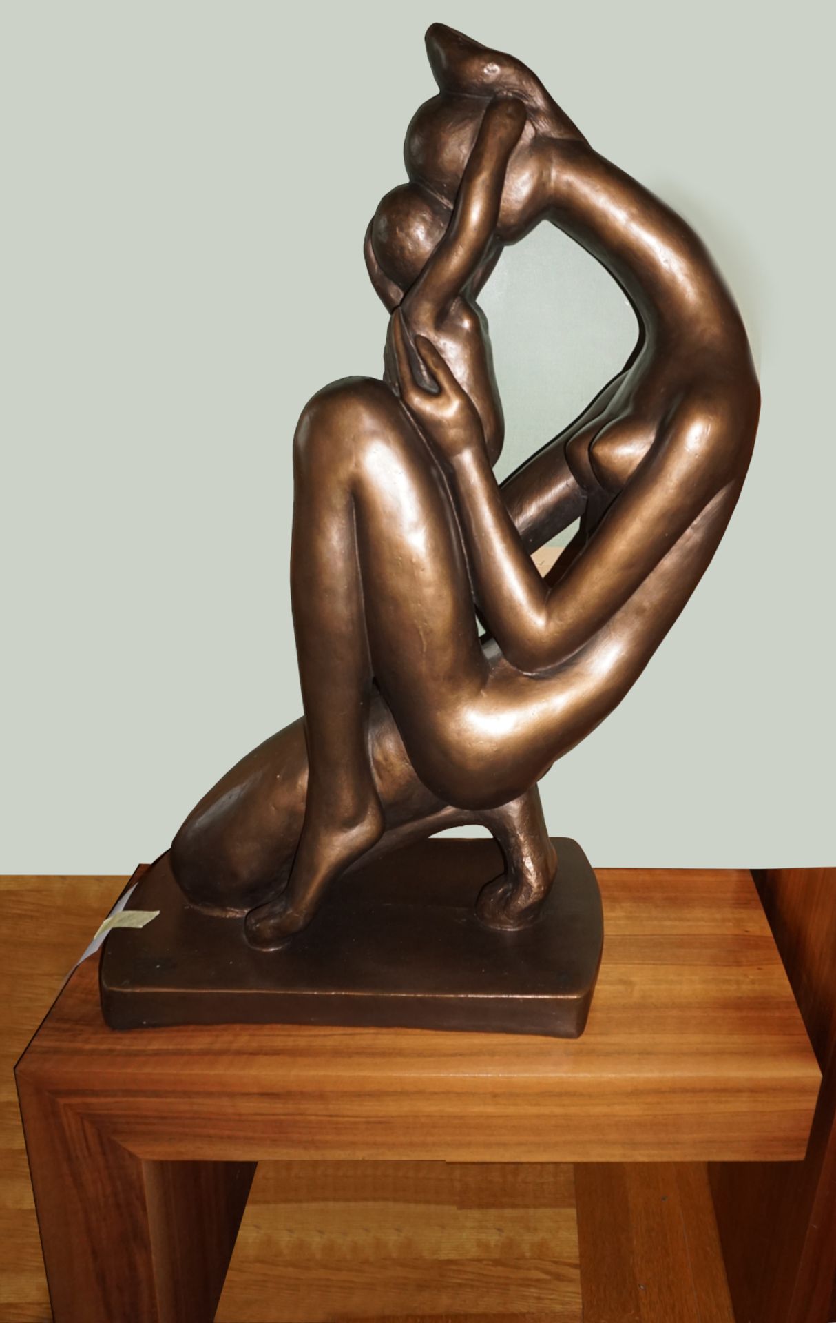 1 Figur Guss, Kopie nach Manuel CARBONEL "Erster Kuss", H ca. 82cm, Asp.