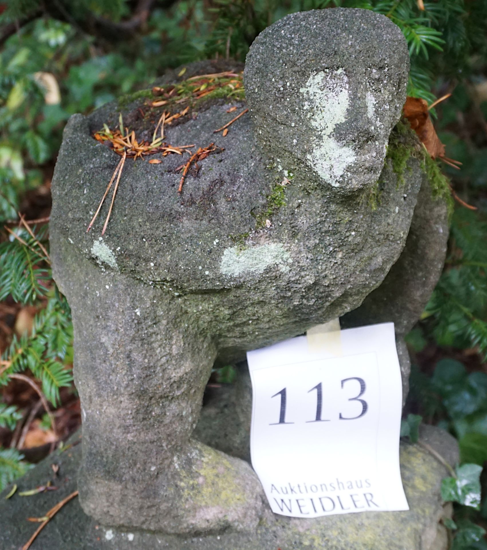 1 Steinfigur "Verschlungener Mann", H mit Sockel ca. 82cm, Asp. - Bild 2 aus 2