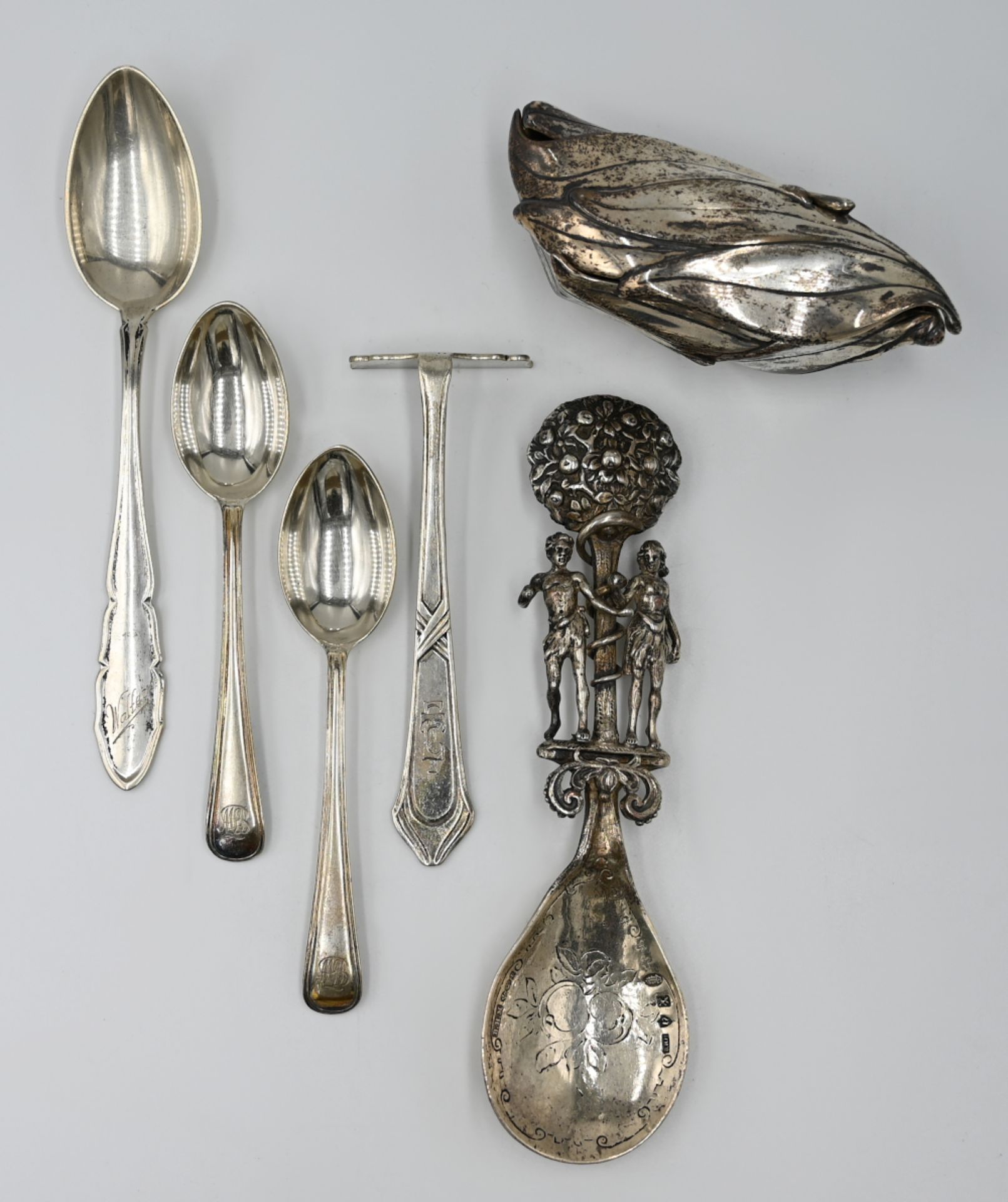 1 Löffel Silber 925, "Adam und Eva", 1 Deckeldose Silber 925 PUZZLE, 3 Löffel & 1 Besteckteil,