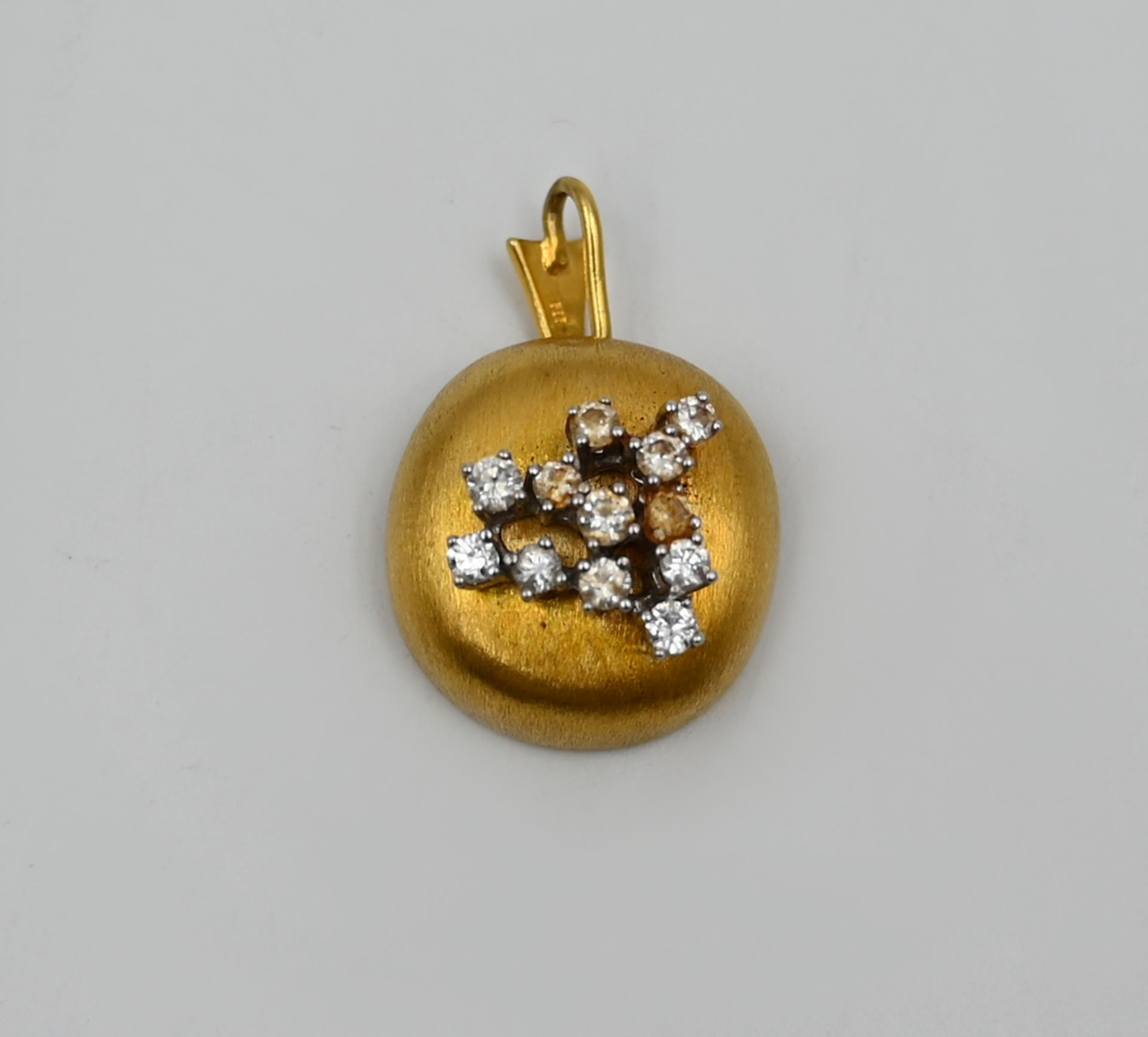 1 Anhänger GG/WG 14ct., mit Brillanten, je ca. 0,1 ct. (oder kleiner), Gesamtgewicht ca. 12g, Asp.