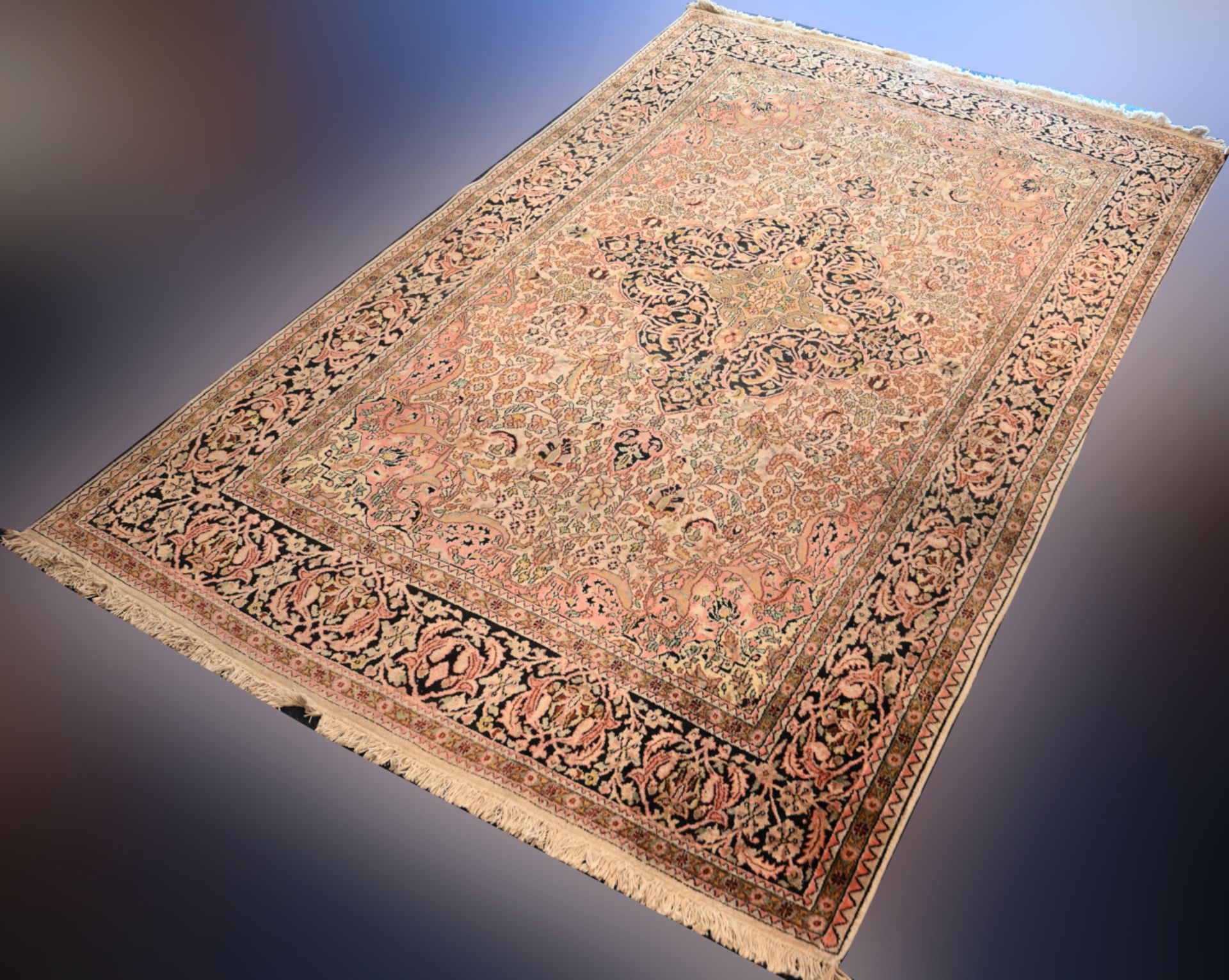 1 Orientteppich 20. Jh. wohl Seide, beige-roségrundig mit floralem Dekor, ca. 282x187cm, Fransen, z.