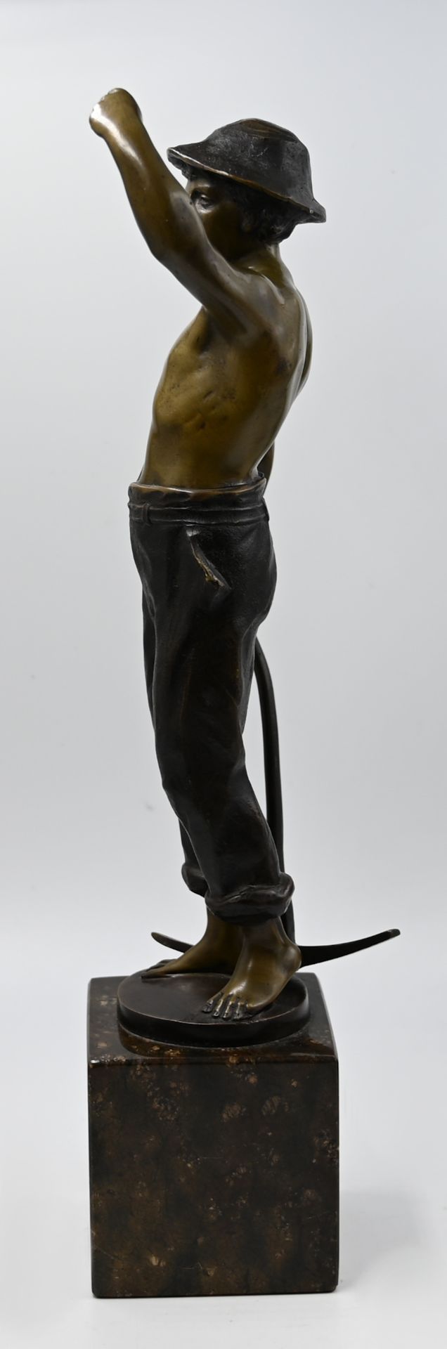 1 Figur wohl Bronze auf Plinthe bez. HUBERT (wohl Raphael H. 1884-ca.1975) - Bild 2 aus 6