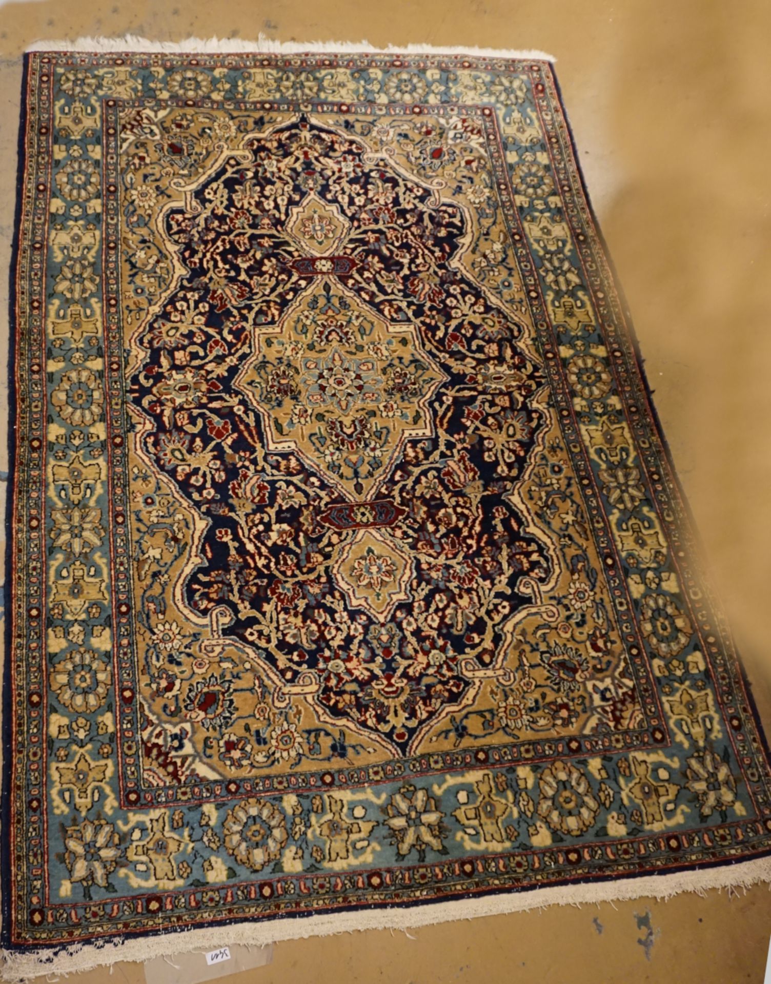 3 Orientteppiche z.T. Iran, GHOM, je dunkelblaugrundig mit floralem Dekor von ca. 168x105cm bis ca. - Bild 2 aus 4