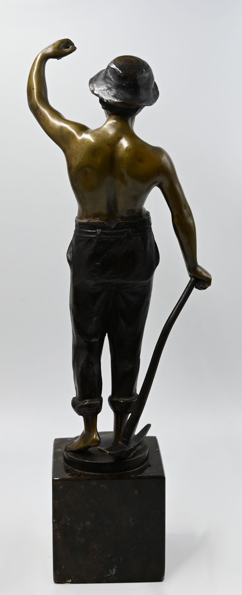 1 Figur wohl Bronze auf Plinthe bez. HUBERT (wohl Raphael H. 1884-ca.1975) - Bild 3 aus 6