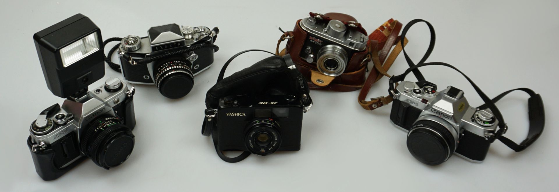 5 Fotoapparate: CANON "AV-1"/"AE-1", ROBOT "Star", EXAKTA "Varex IIb", YASHICA "35-ME", z.T. ber., j