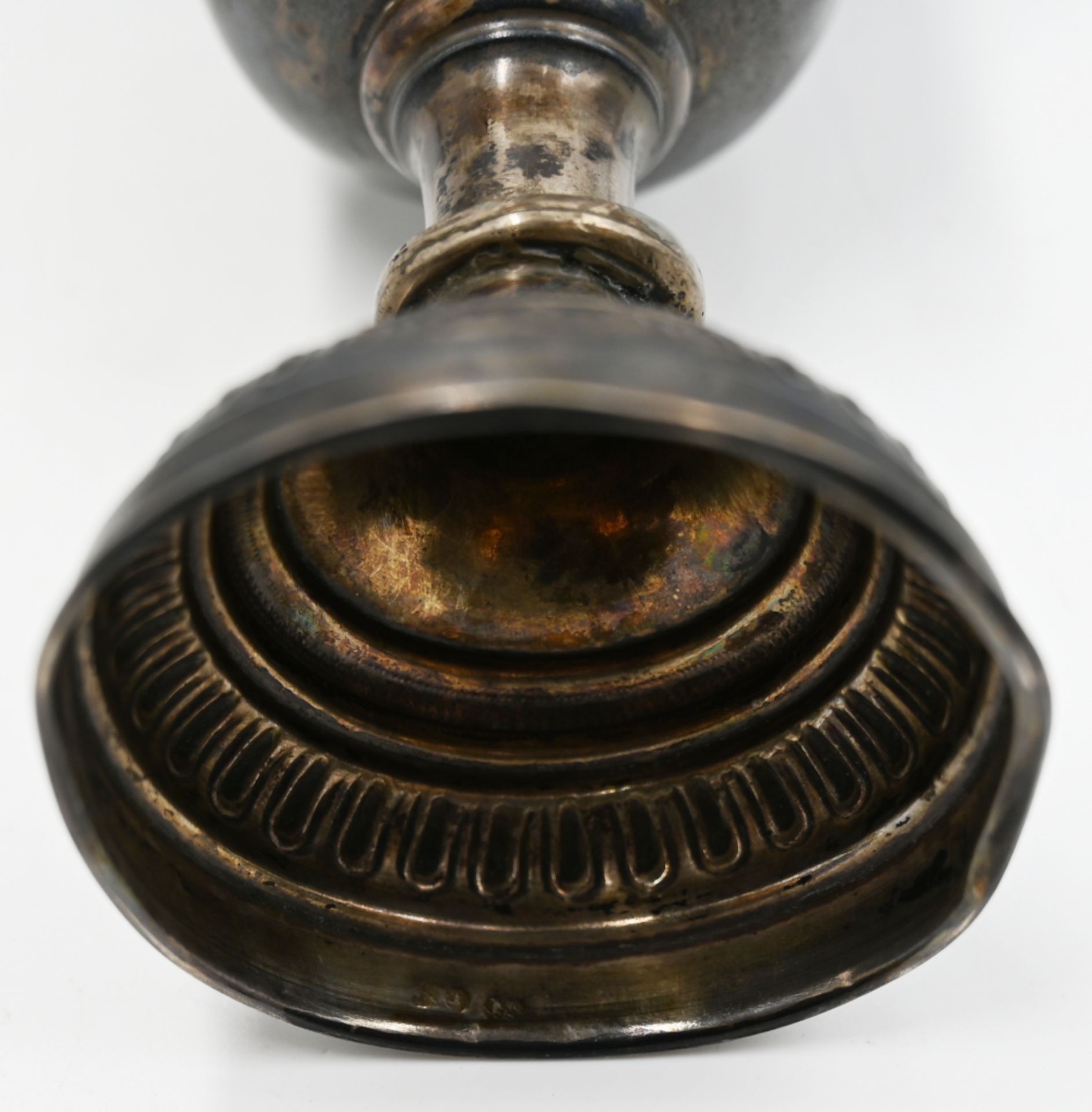 1 Fußbecher wohl um 1900, Silber (?) gestempelt "70 OK", H ca. 13cm, z.T. verbogen, besch., Asp. - Bild 2 aus 3