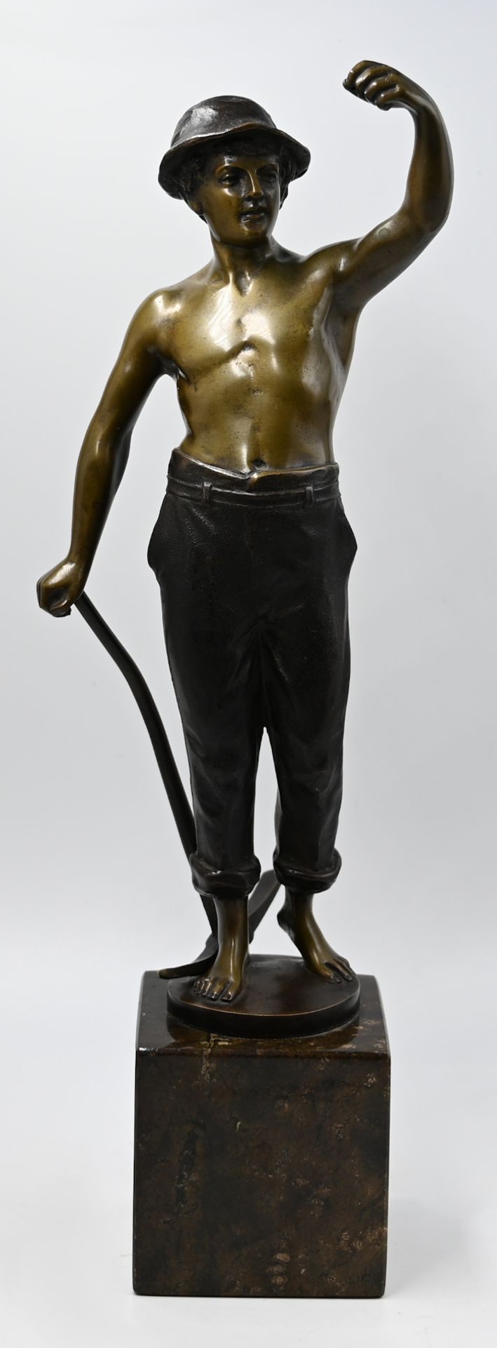 1 Figur wohl Bronze auf Plinthe bez. HUBERT (wohl Raphael H. 1884-ca.1975)