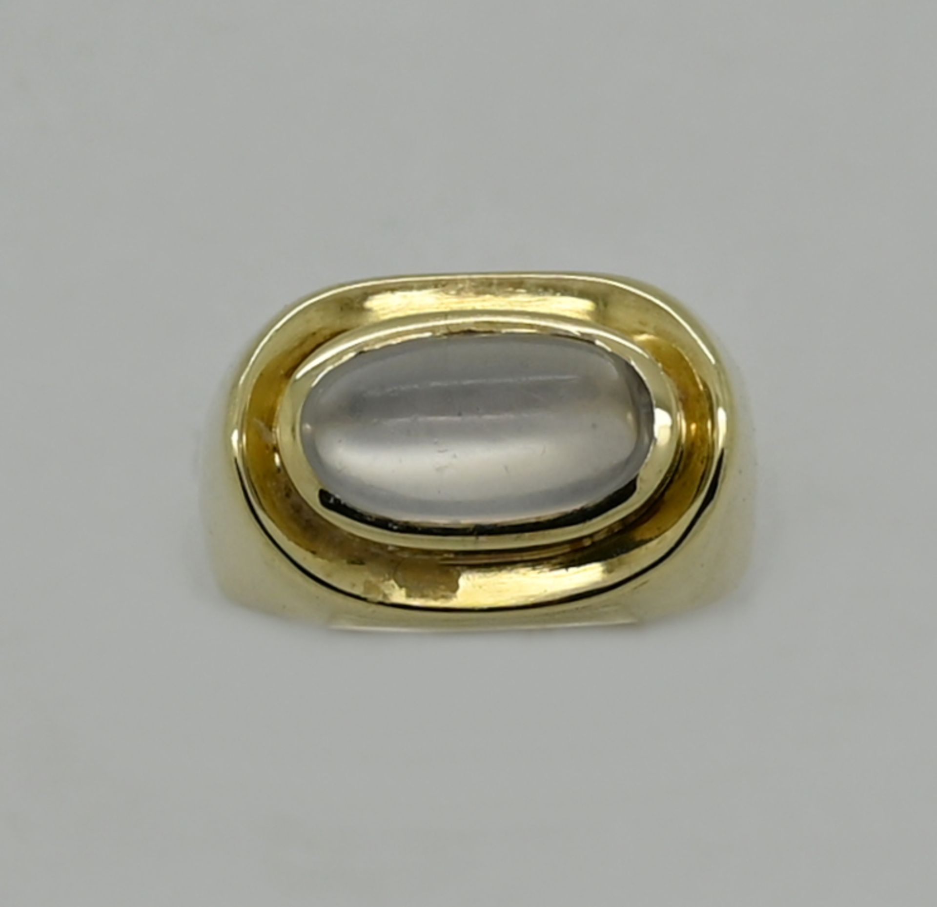 1 Damenring GG 14ct., wohl mit Mondstein, Tsp./ Kratzer, Ringgröße ca. 58