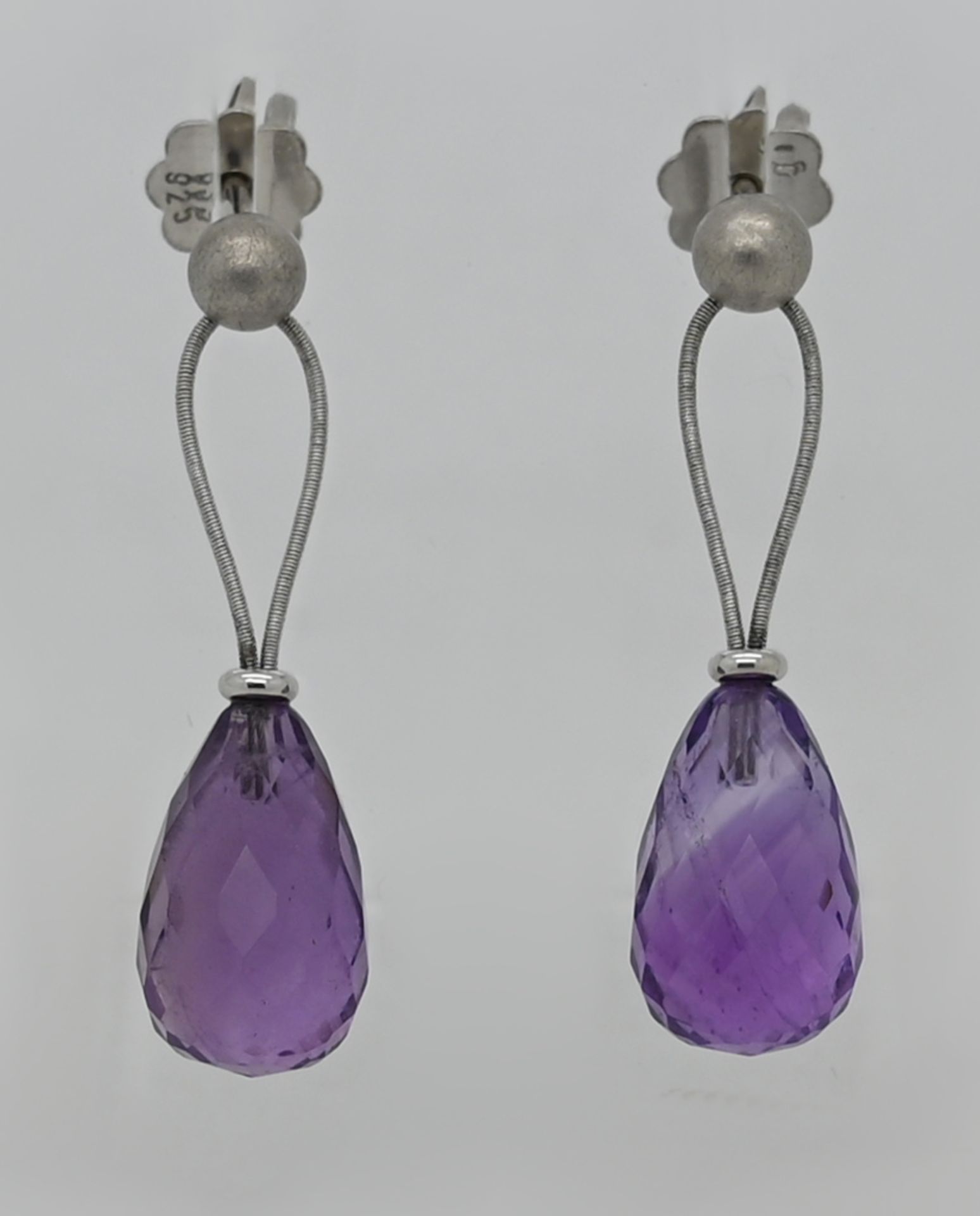 1 Paar Ohrstecker Silber 925, mit Amethystpampeln, "Eva Strepp", Gesamtlänge ca. 3cm, NP ca. im Jahr