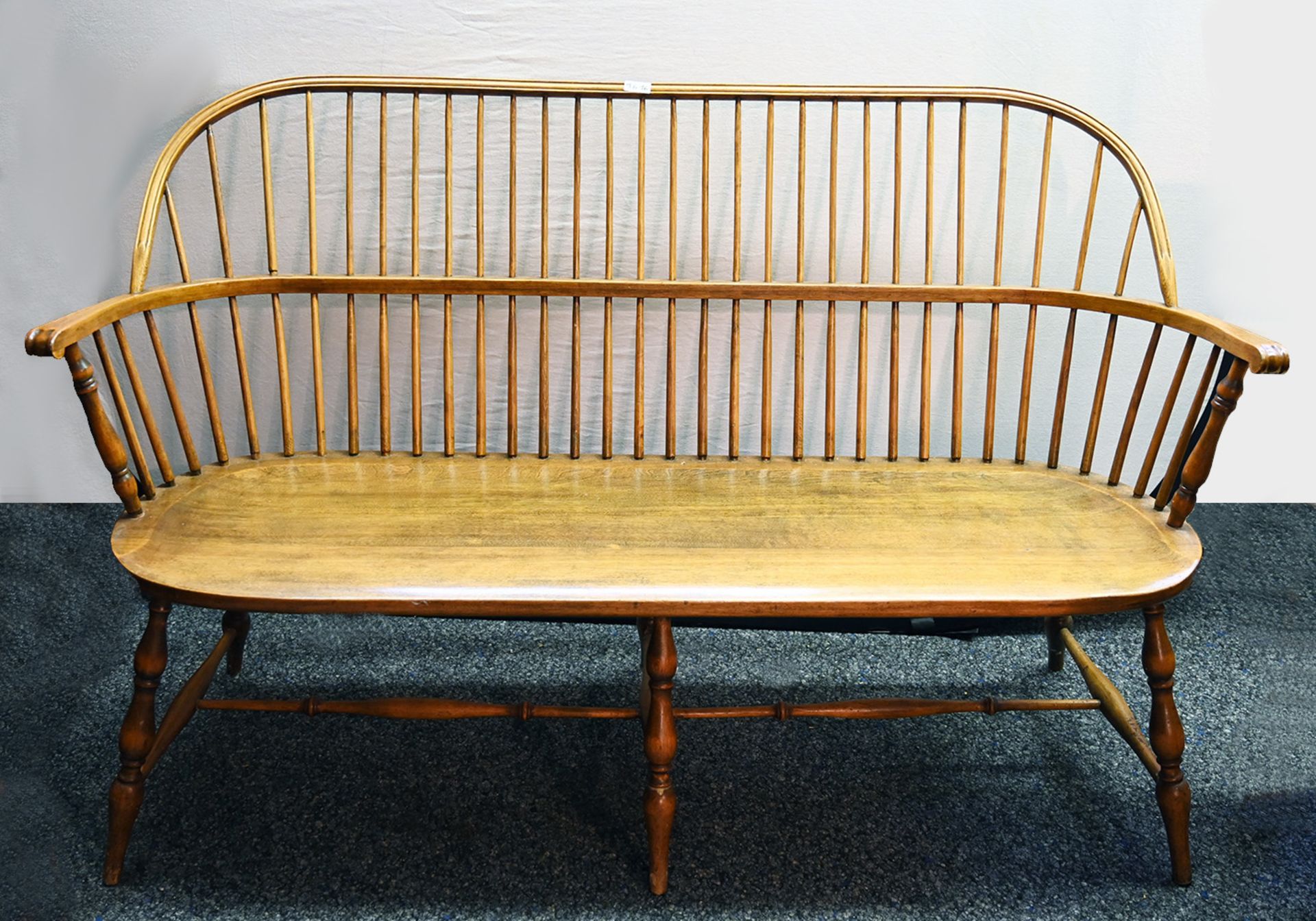 5 Stühle/1 Sitzbank im Windsor-Stil, davon 2 Armlehnstühle H. PANDER & ZONEN, Dänemark Modellnr. P 5 - Bild 3 aus 3