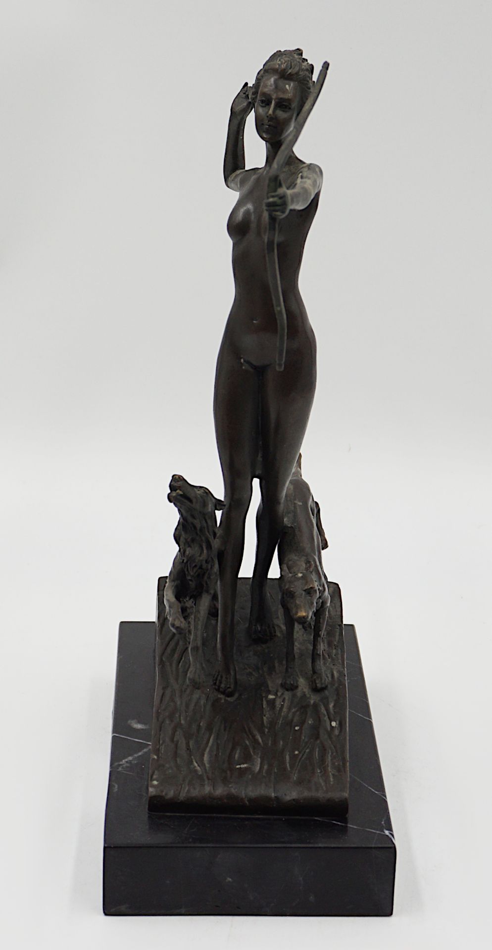 1 Bronzefigur auf Sockel sign. LORENZL (wohl Josef L. 1892-1950) "Diana auf der Jagd mit zwei Hunden - Image 2 of 5