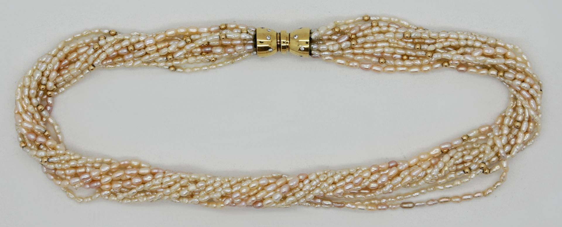 1 12-reihige Perlenkette mit Zwischenteilen und Schließe in GG 14ct. mit Brillanten, Tsp.