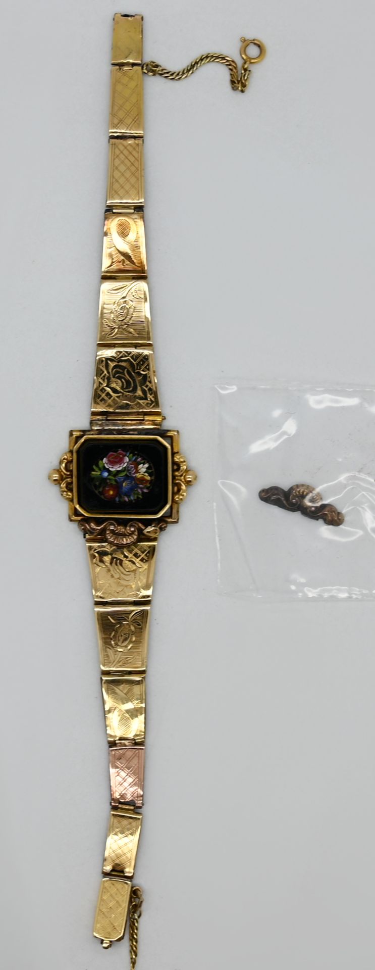 1 Damenarmband wohl 19. Jh./ um 1900, GG 14ct., zentral Mosaikarbeit & Applikationen (1x abgebrochen - Bild 2 aus 2
