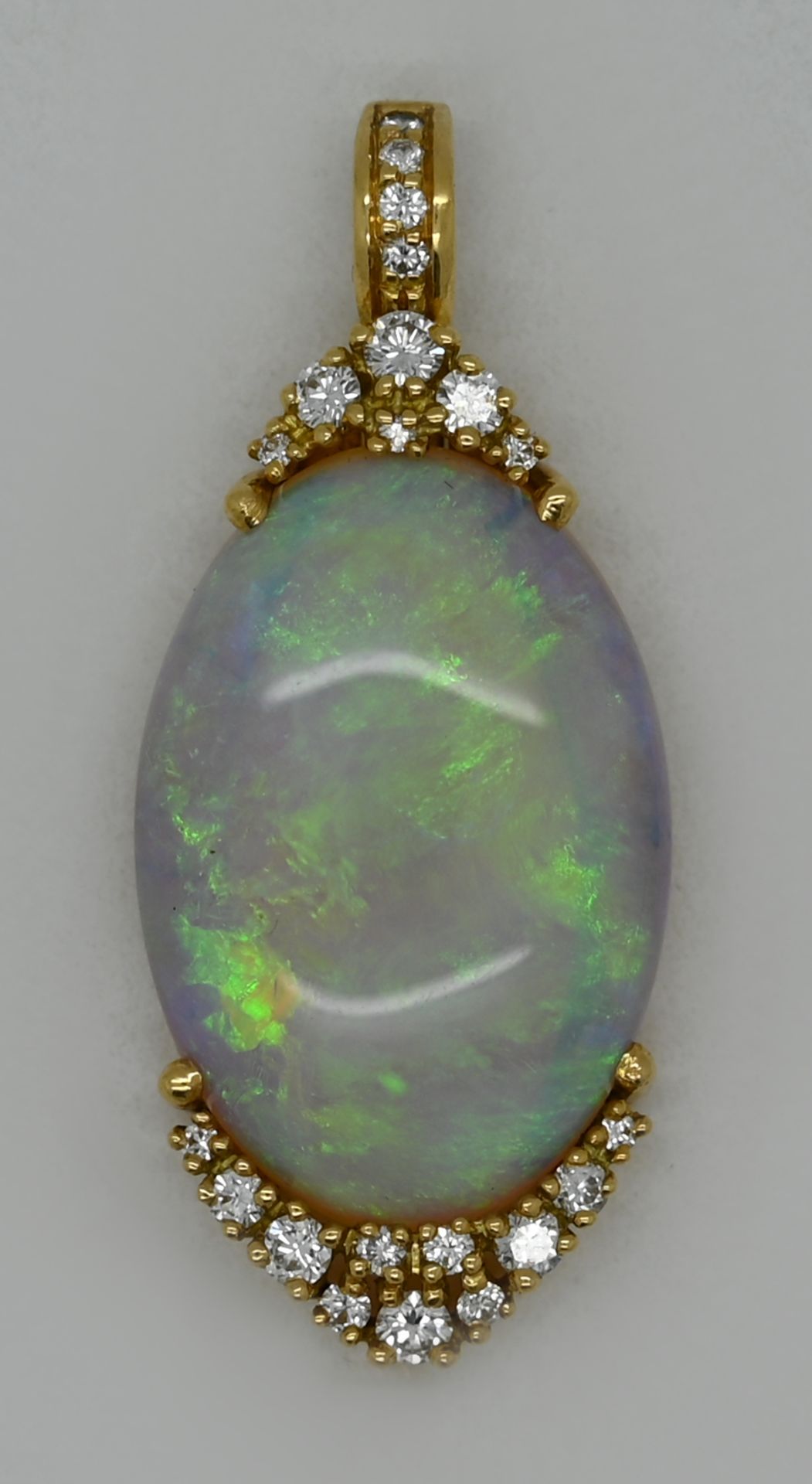 1 Anhänger/ Clip ungestempelt, lt. Schmuckpass: 18ct. GG, 21 Brillanten zus. 0,5ct. tw-pure und Opal