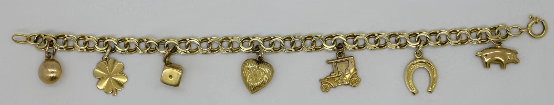 1 Bettelarmband GG 14ct. mit verschiedenen Anhängern (z.T. GG 8ct.) "Herz", "Kleeblatt" u.a., Tsp.